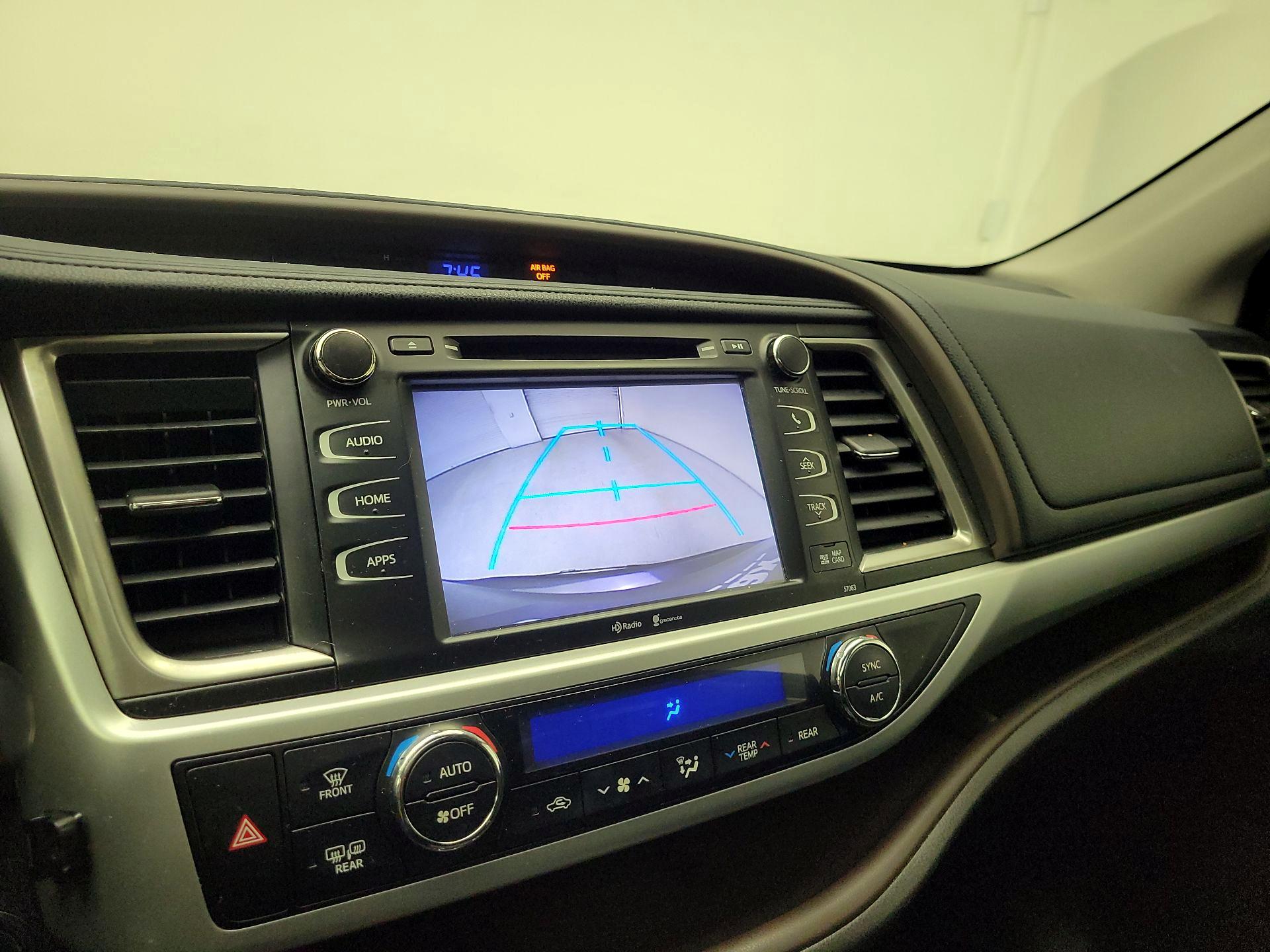 Thumbnail: 2014 Toyota Highlander - 15