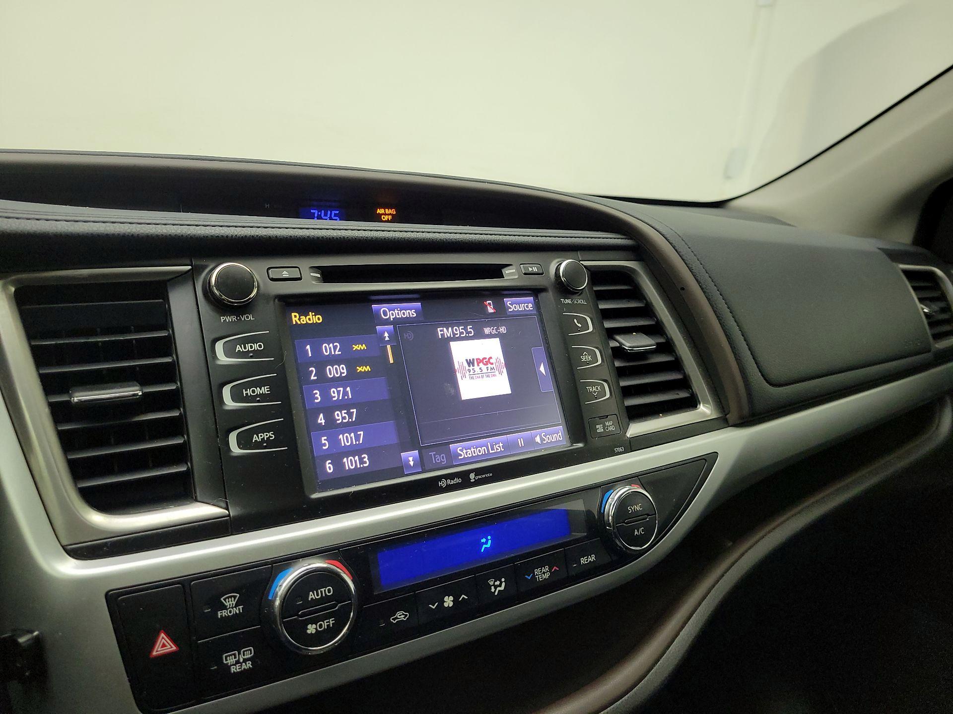 Thumbnail: 2014 Toyota Highlander - 16