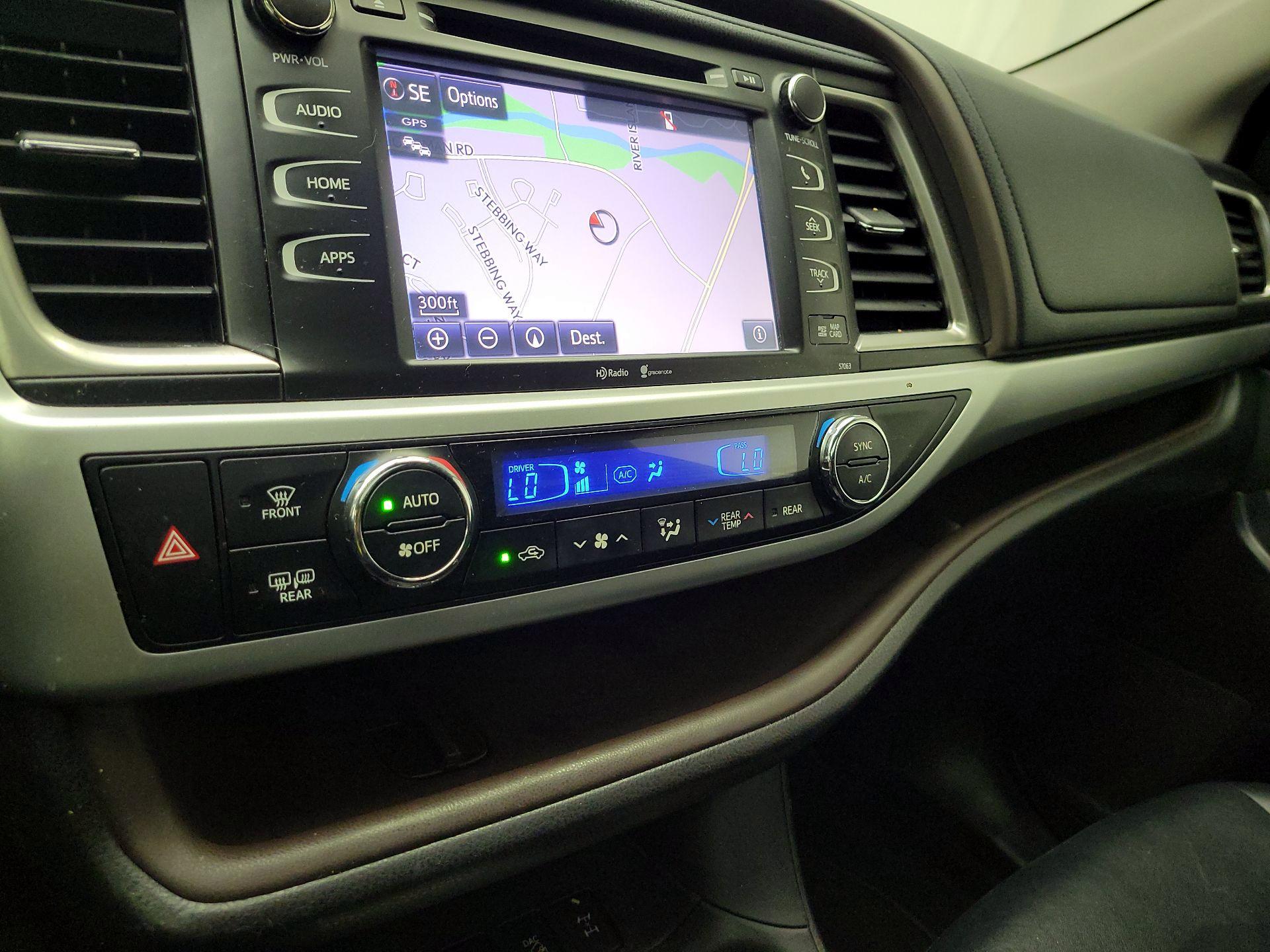 Thumbnail: 2014 Toyota Highlander - 17