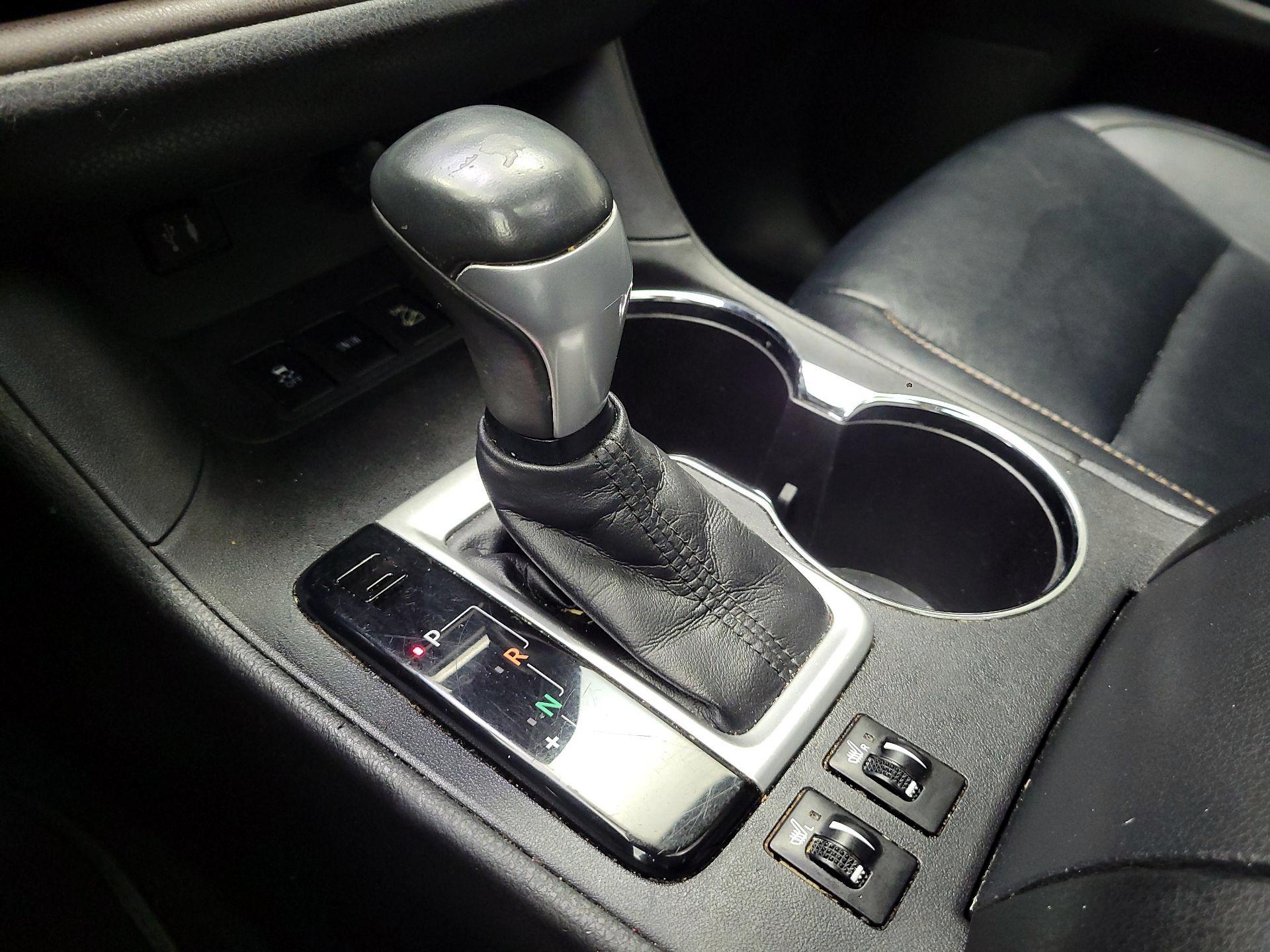 Thumbnail: 2014 Toyota Highlander - 18