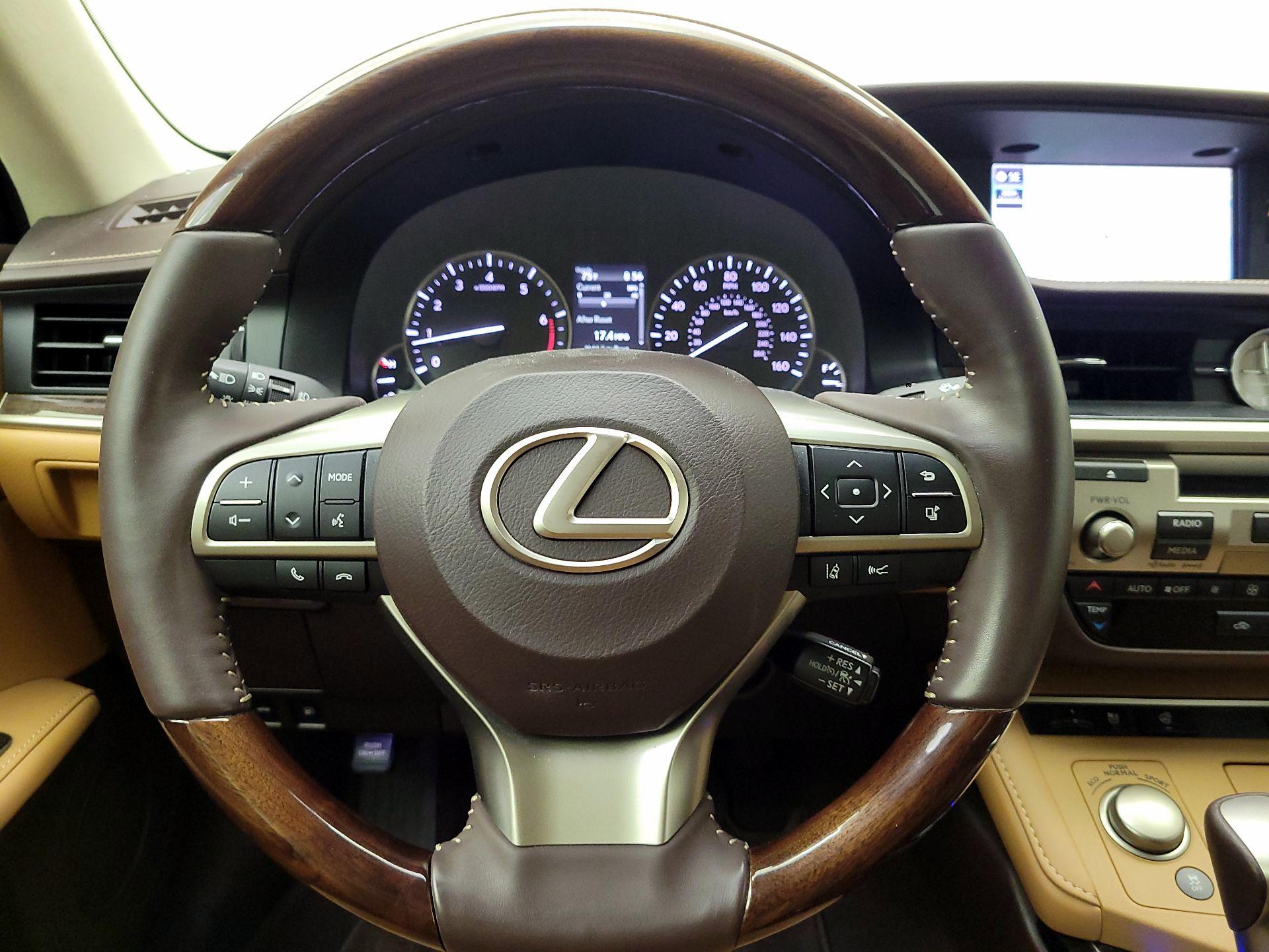 Thumbnail: 2017 Lexus ES - 10