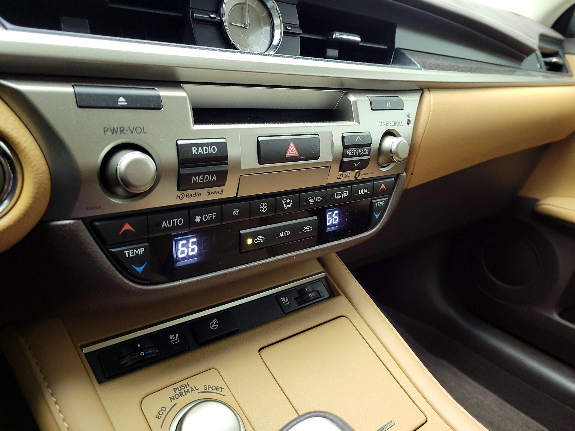 Thumbnail: 2017 Lexus ES - 17