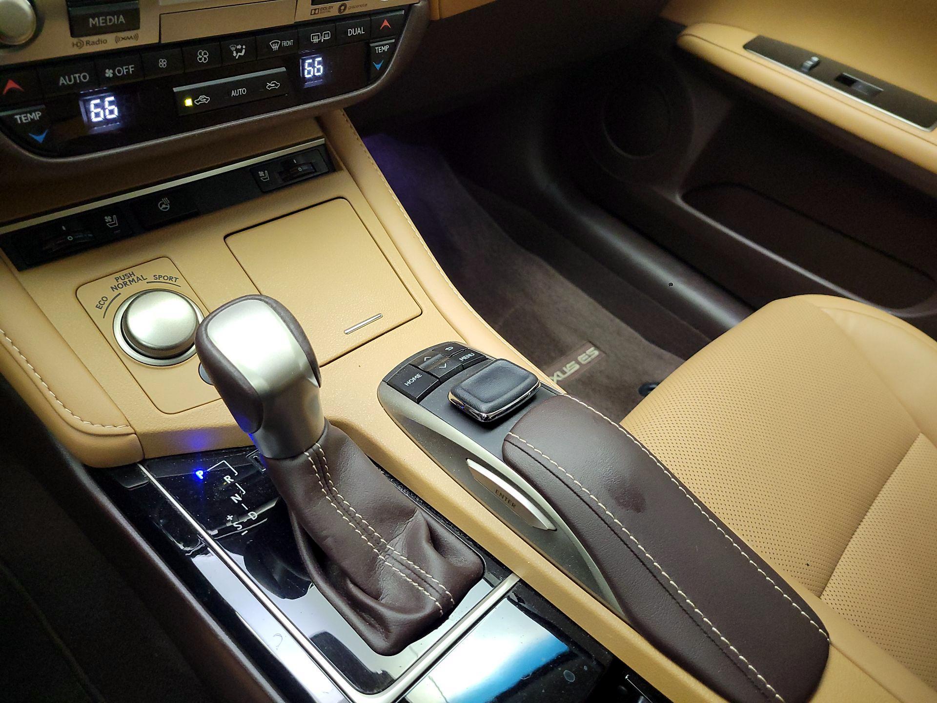 Thumbnail: 2017 Lexus ES - 18