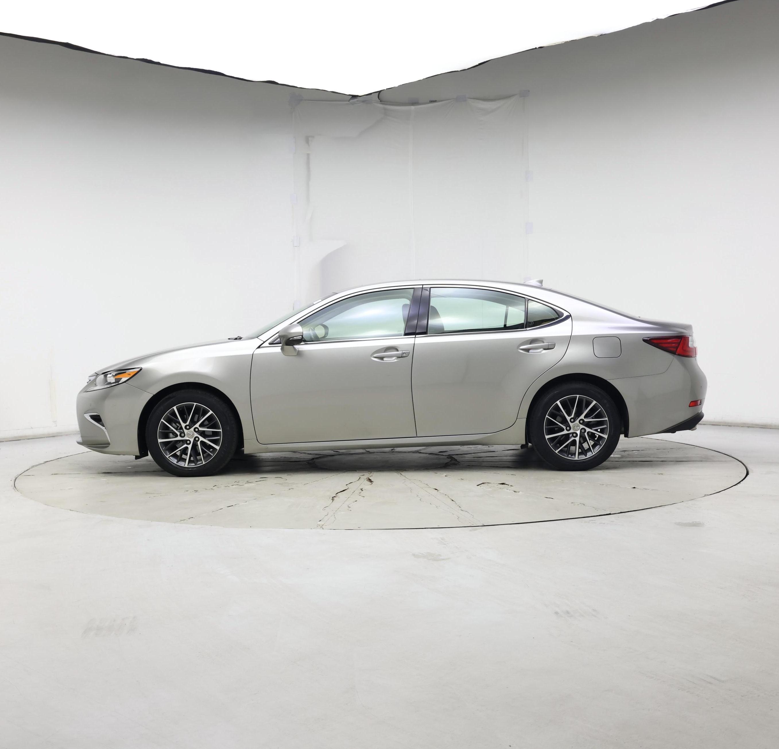 Thumbnail: 2017 Lexus ES - 3