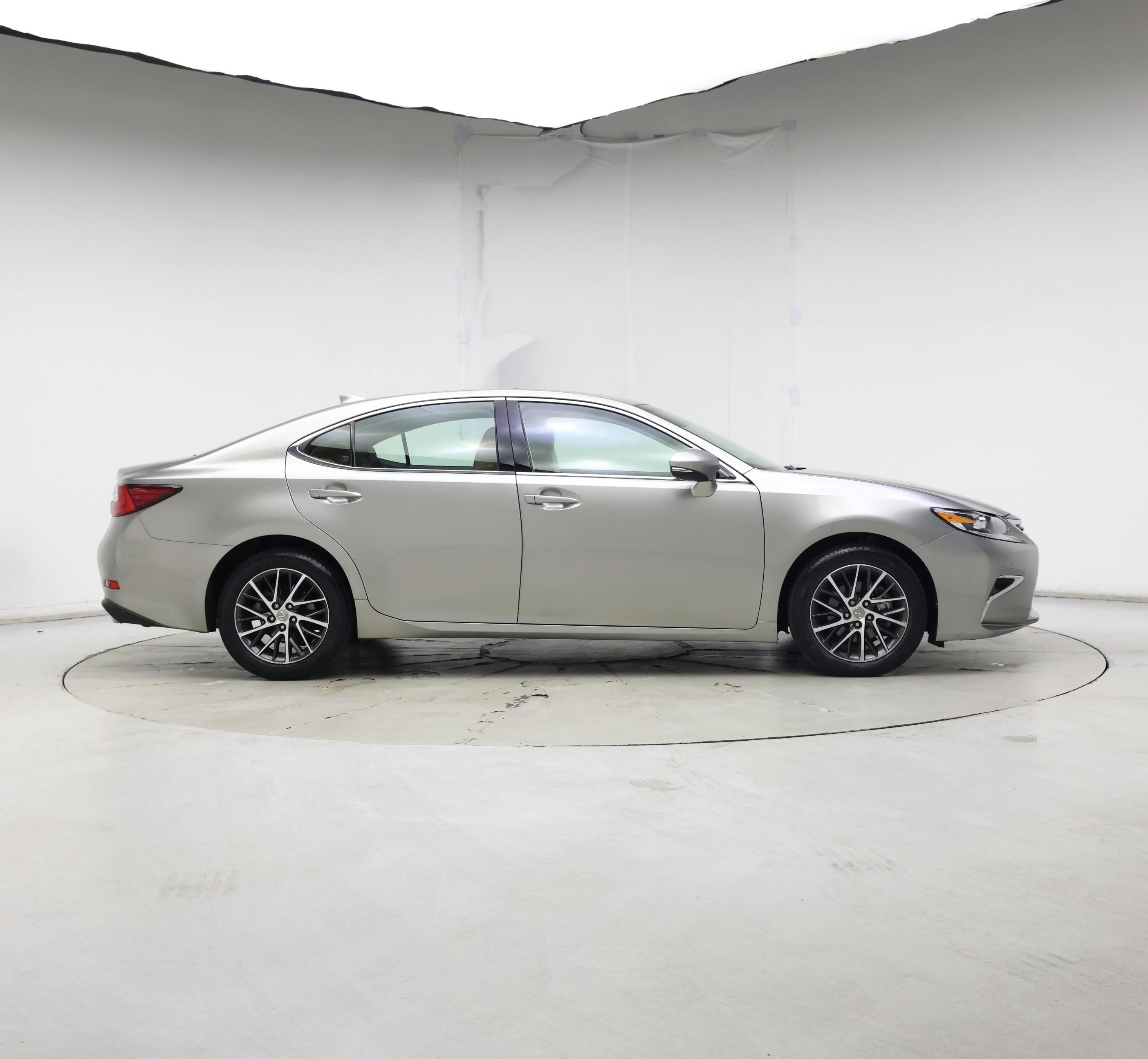 Thumbnail: 2017 Lexus ES - 7