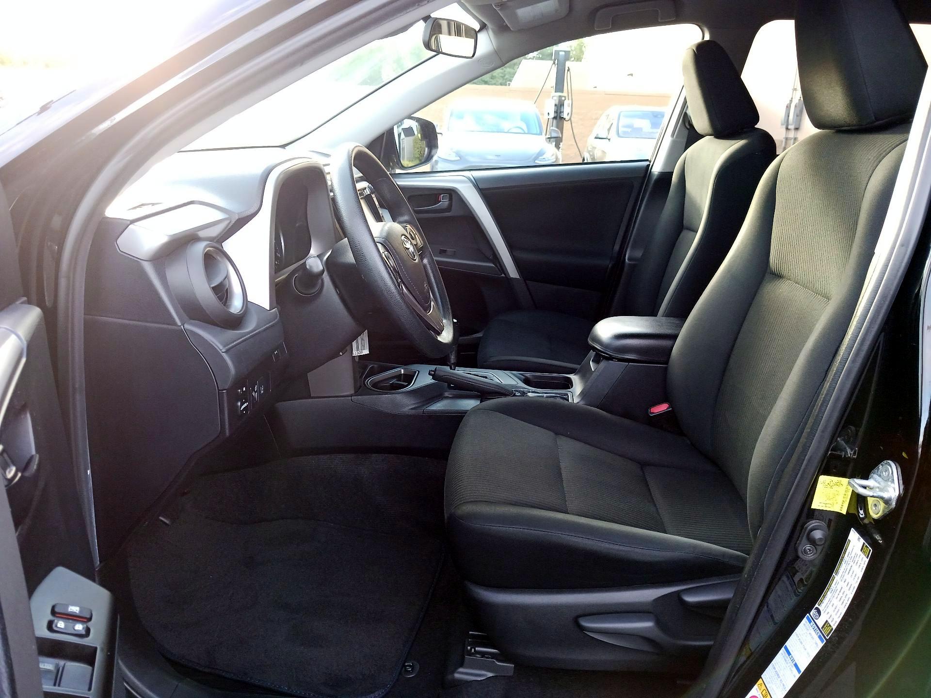 Thumbnail: 2018 Toyota RAV4 - 9