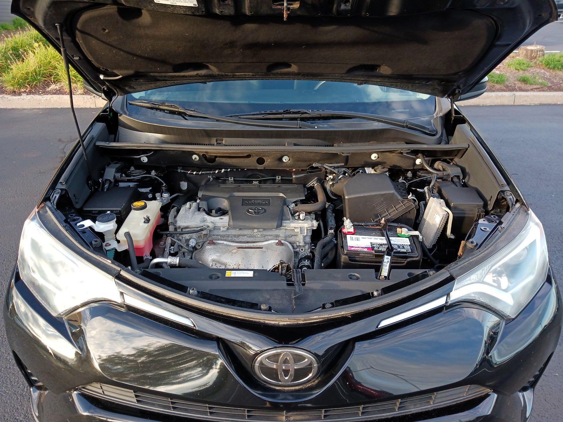 Thumbnail: 2018 Toyota RAV4 - 19