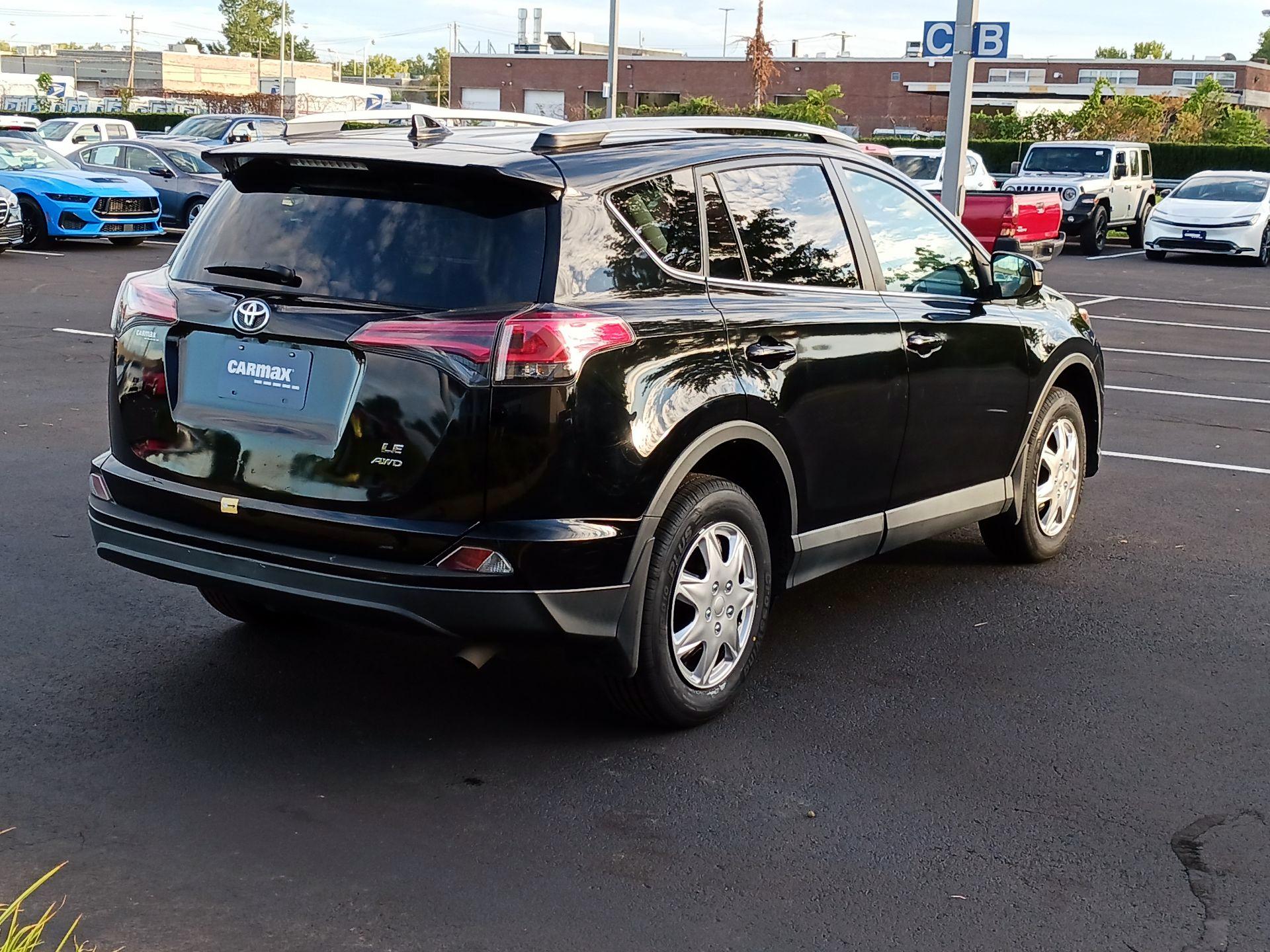 Thumbnail: 2018 Toyota RAV4 - 5