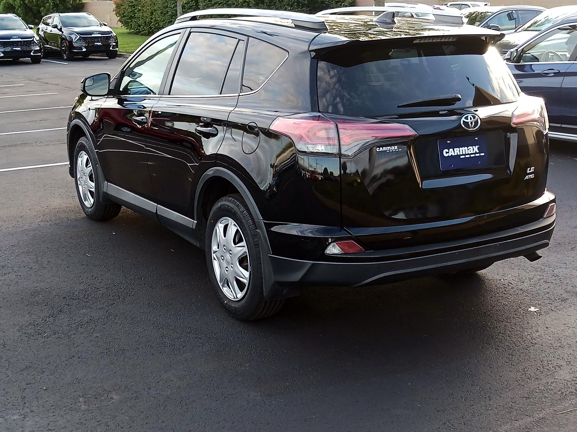 Thumbnail: 2018 Toyota RAV4 - 7