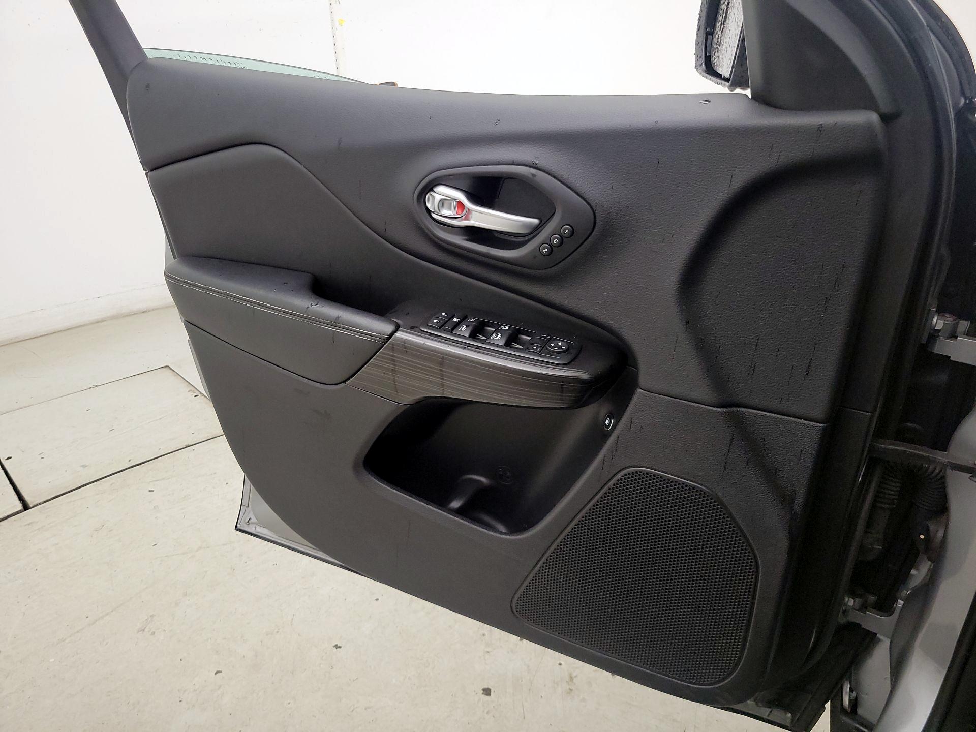 Thumbnail: 2014 Jeep Cherokee - 12