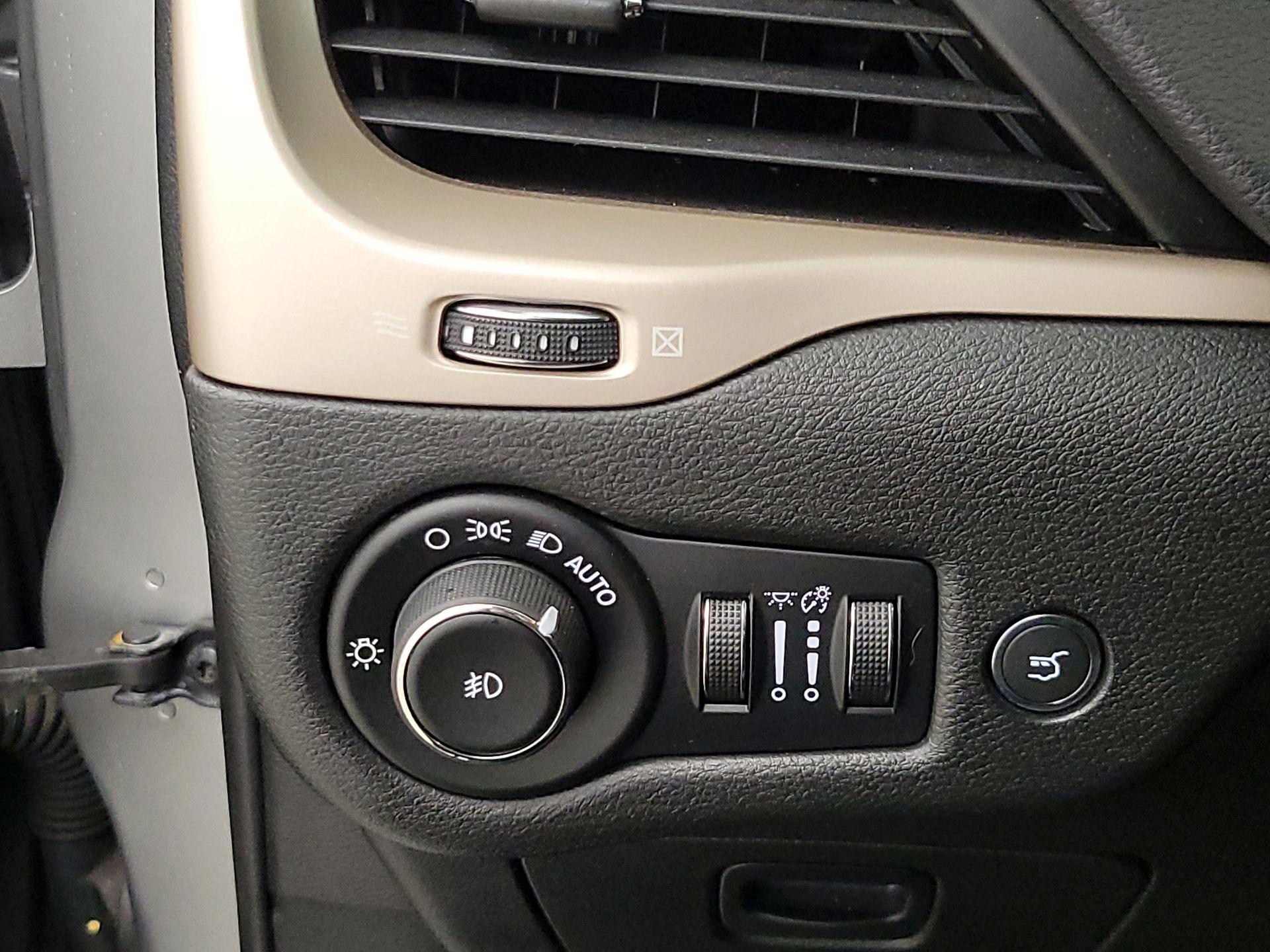 Thumbnail: 2014 Jeep Cherokee - 13