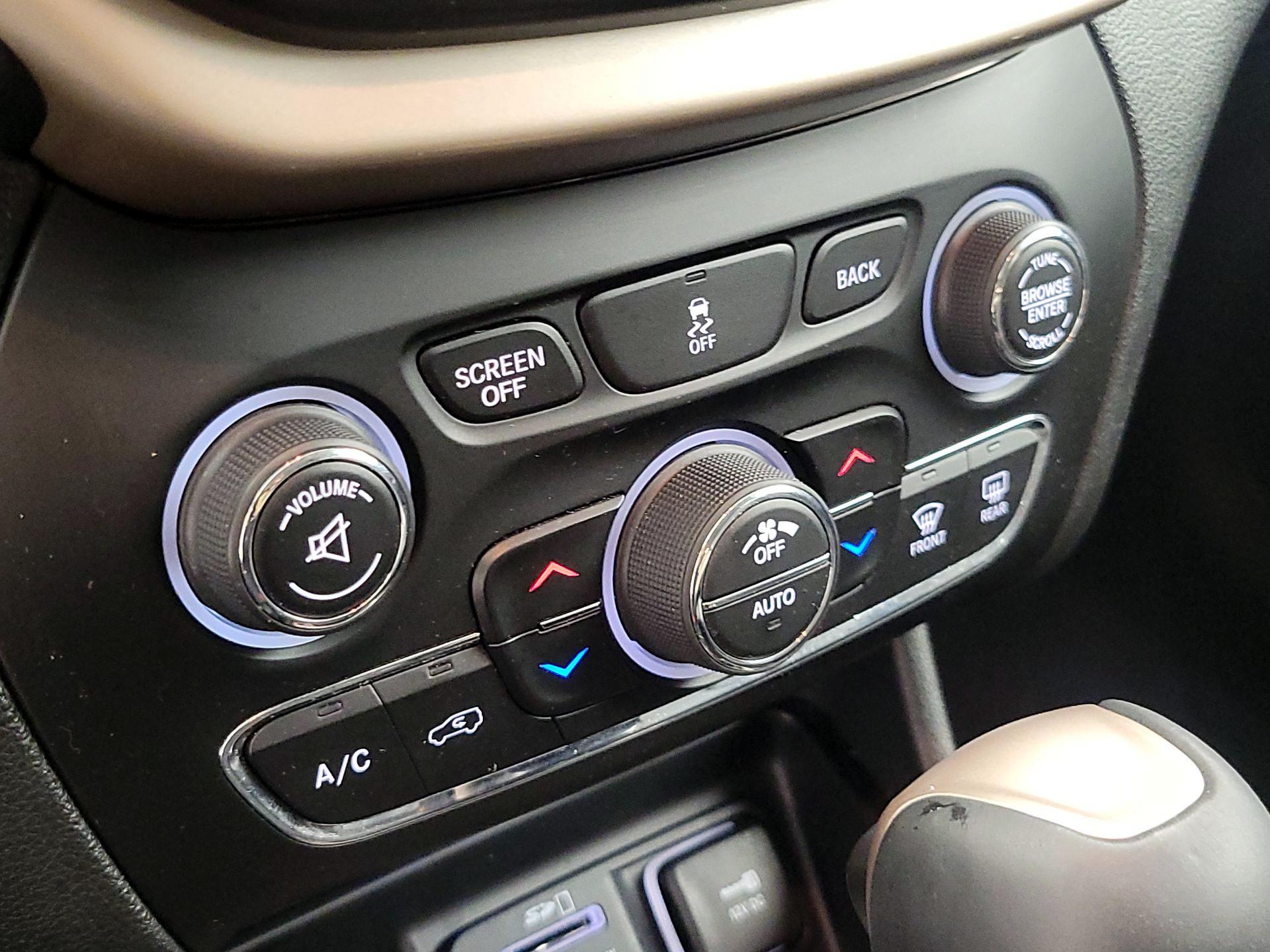 Thumbnail: 2014 Jeep Cherokee - 17