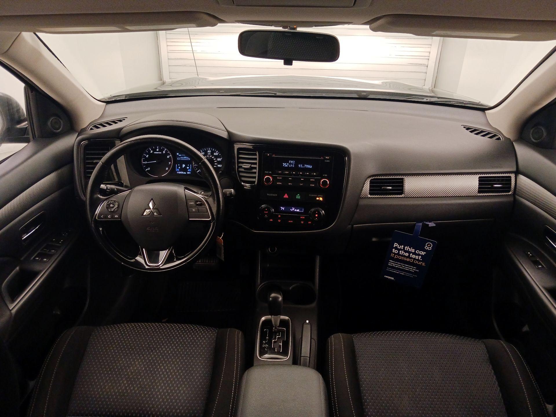 Thumbnail: 2016 Mitsubishi Outlander - 9