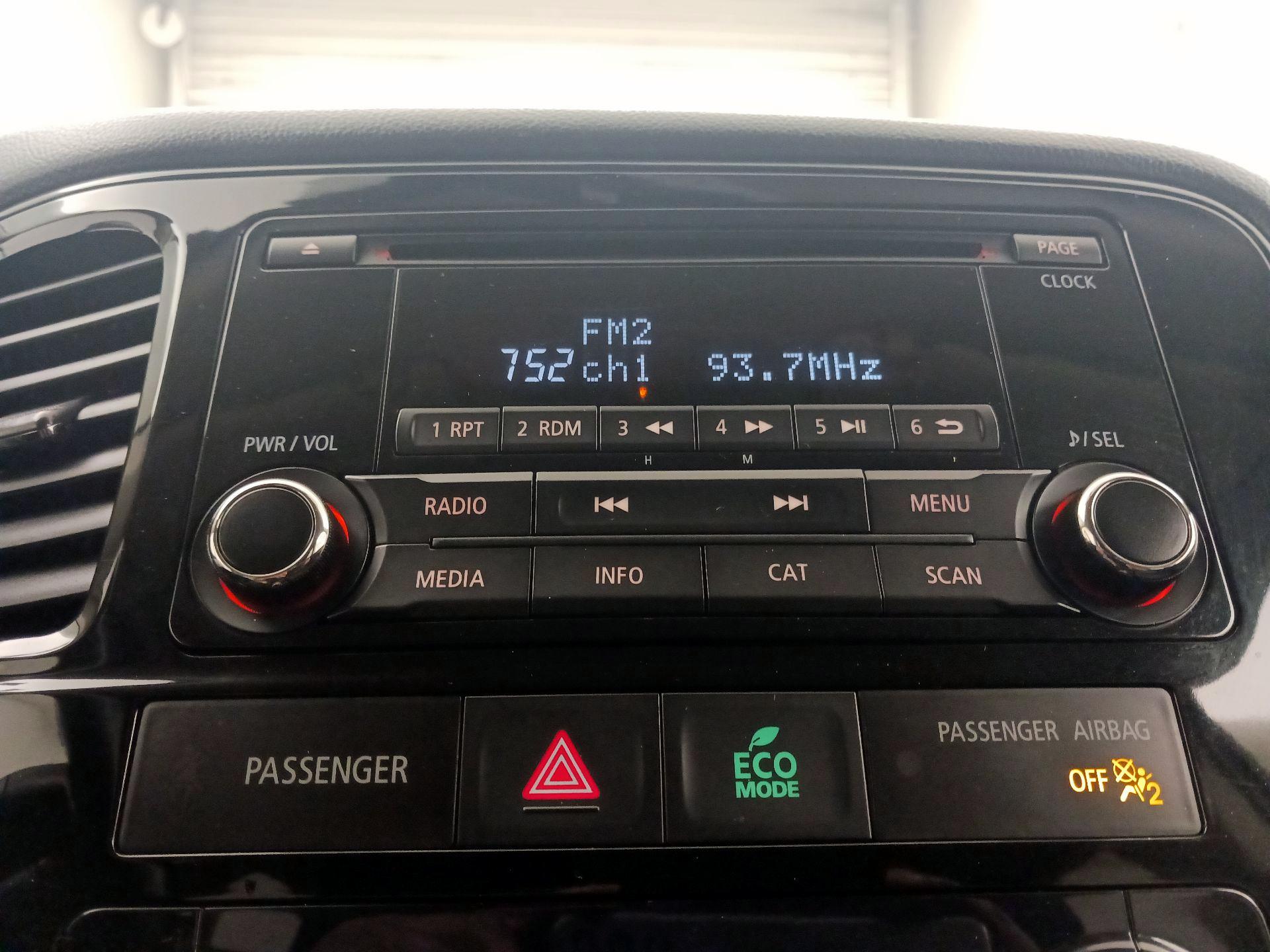 Thumbnail: 2016 Mitsubishi Outlander - 14