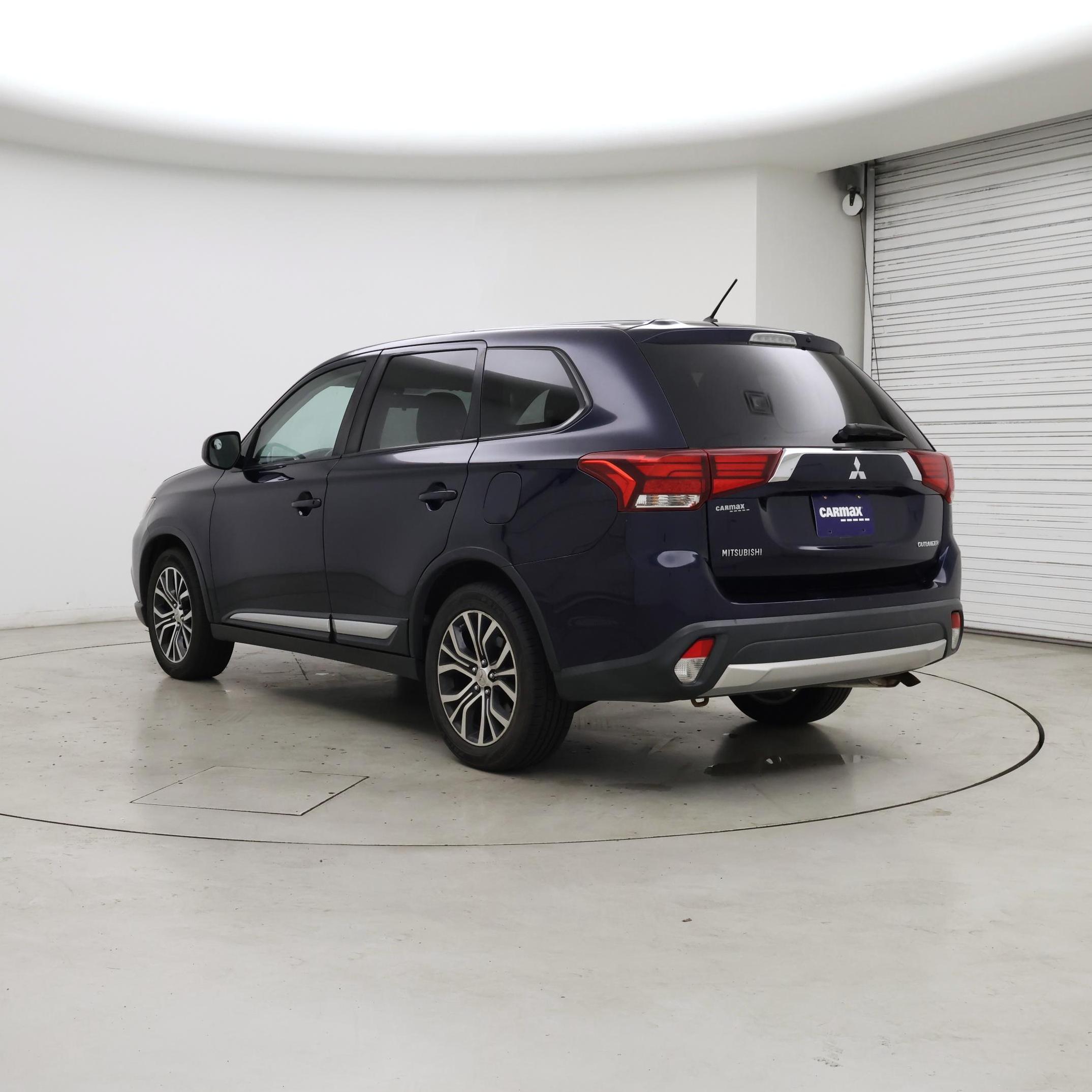 Thumbnail: 2016 Mitsubishi Outlander - 2