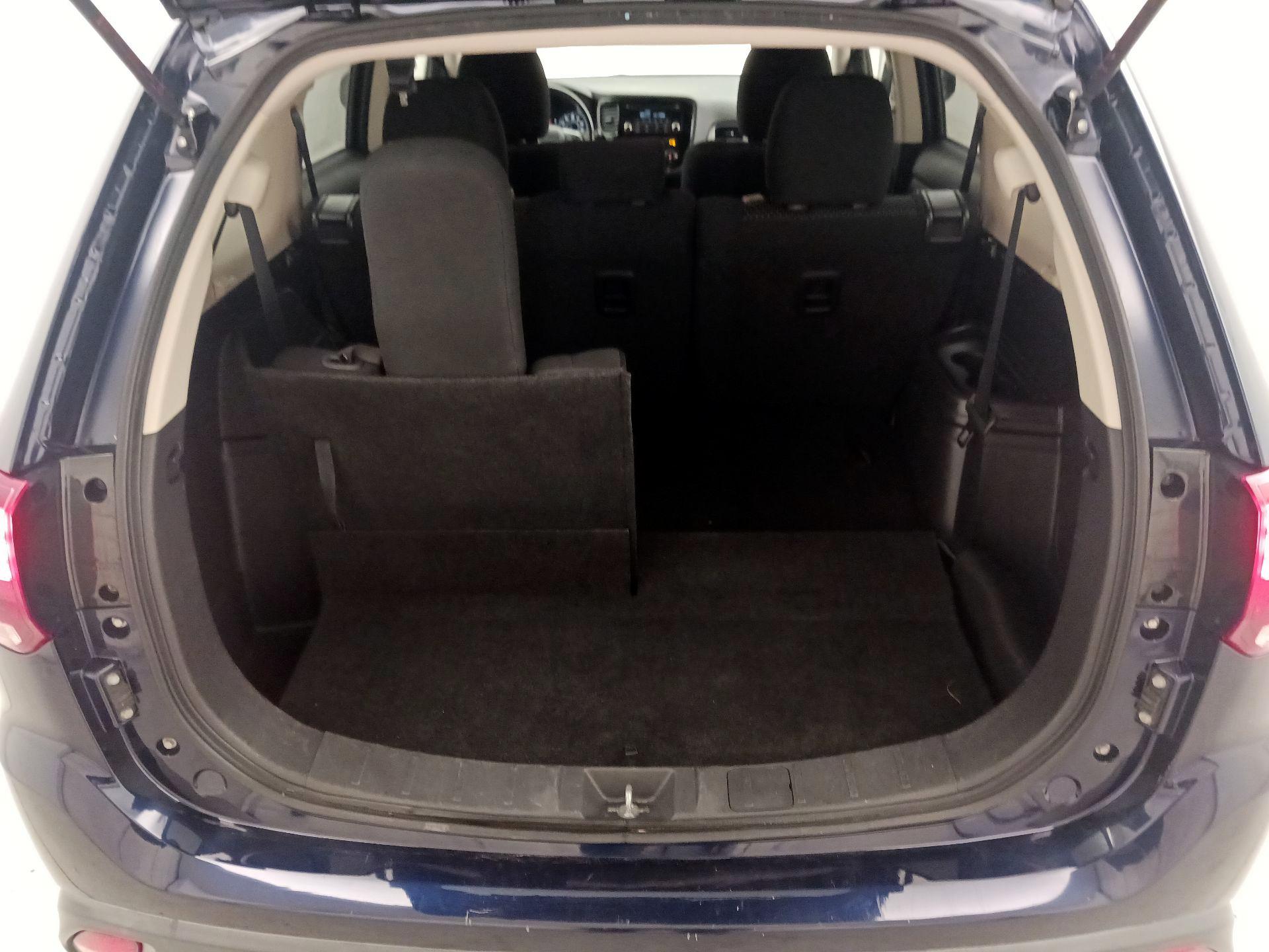 Thumbnail: 2016 Mitsubishi Outlander - 20