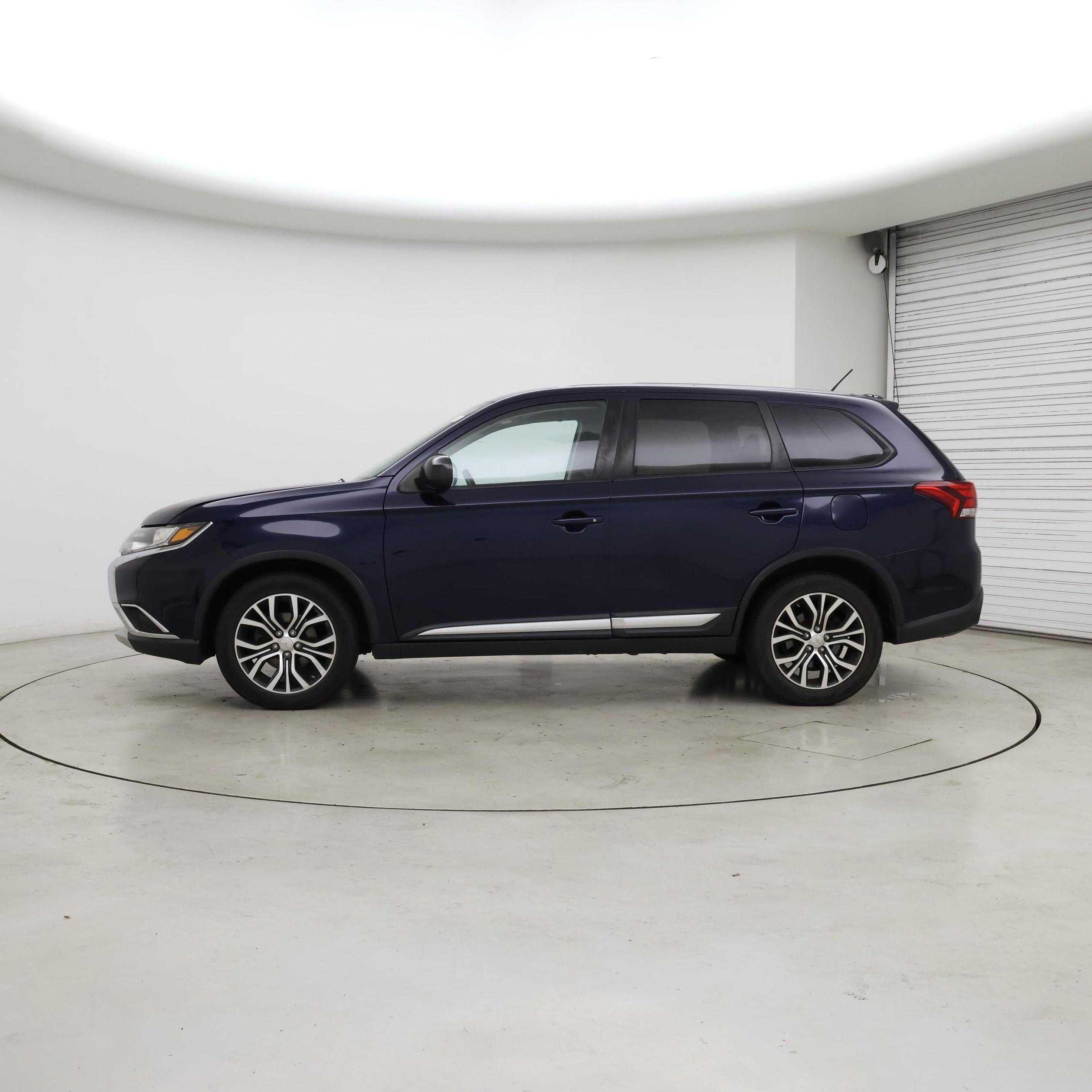 Thumbnail: 2016 Mitsubishi Outlander - 3
