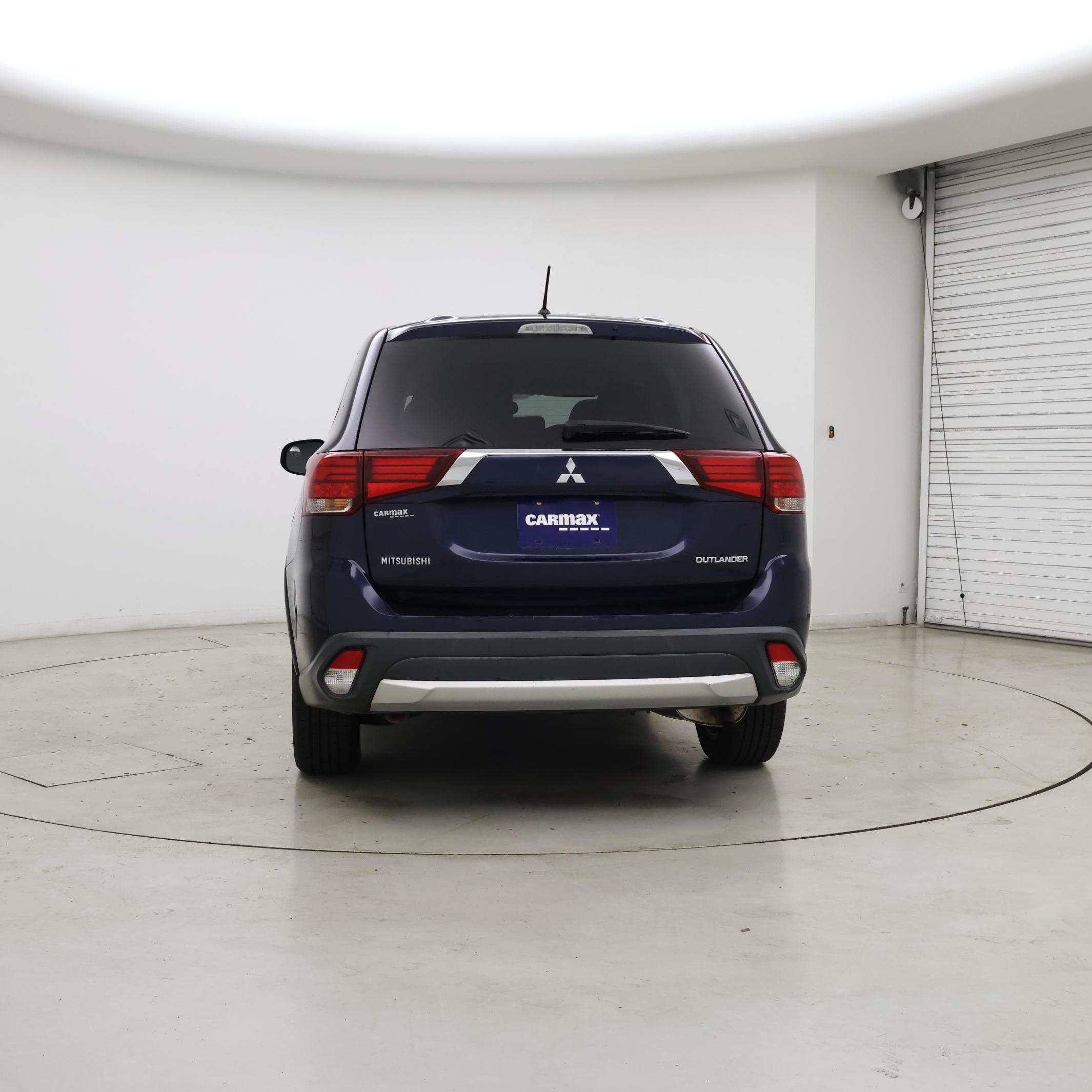 Thumbnail: 2016 Mitsubishi Outlander - 6