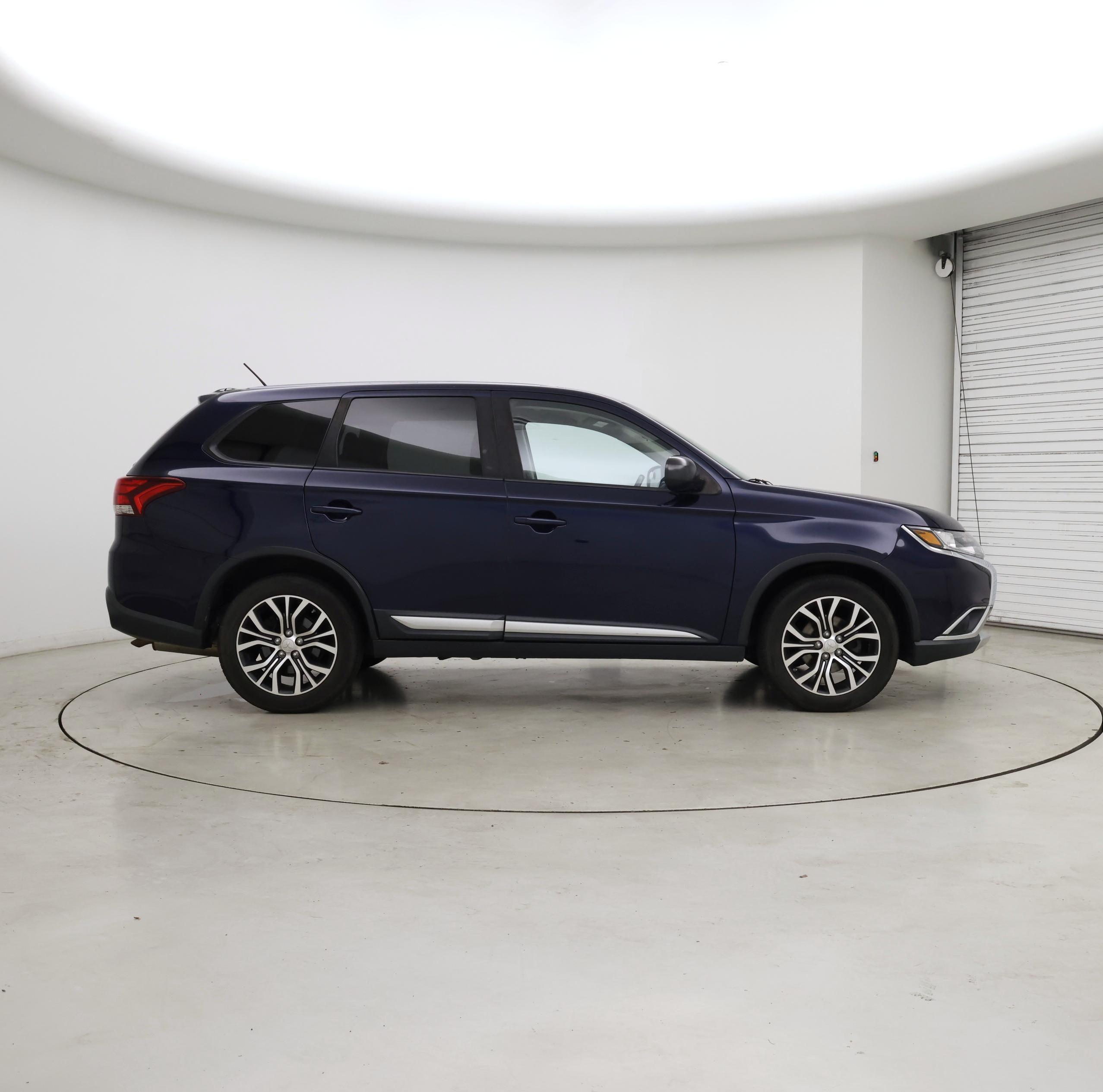 Thumbnail: 2016 Mitsubishi Outlander - 7