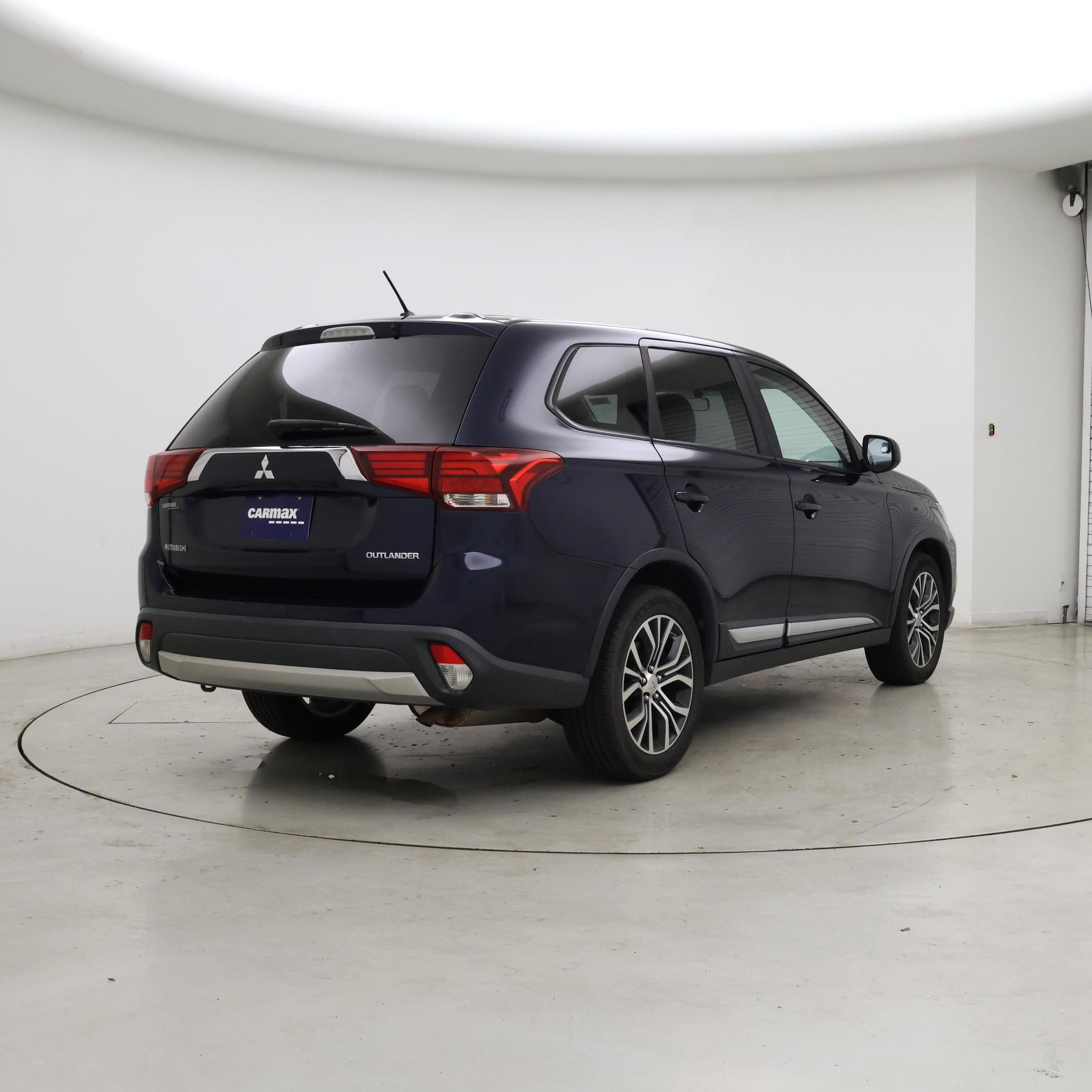 Thumbnail: 2016 Mitsubishi Outlander - 8