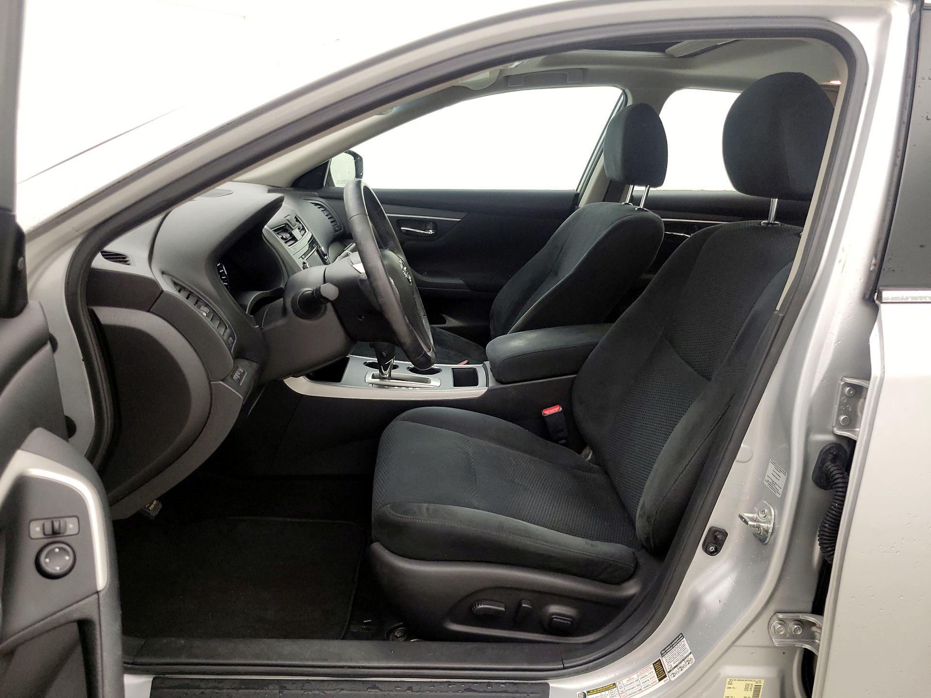 Thumbnail: 2015 Nissan Altima - 11