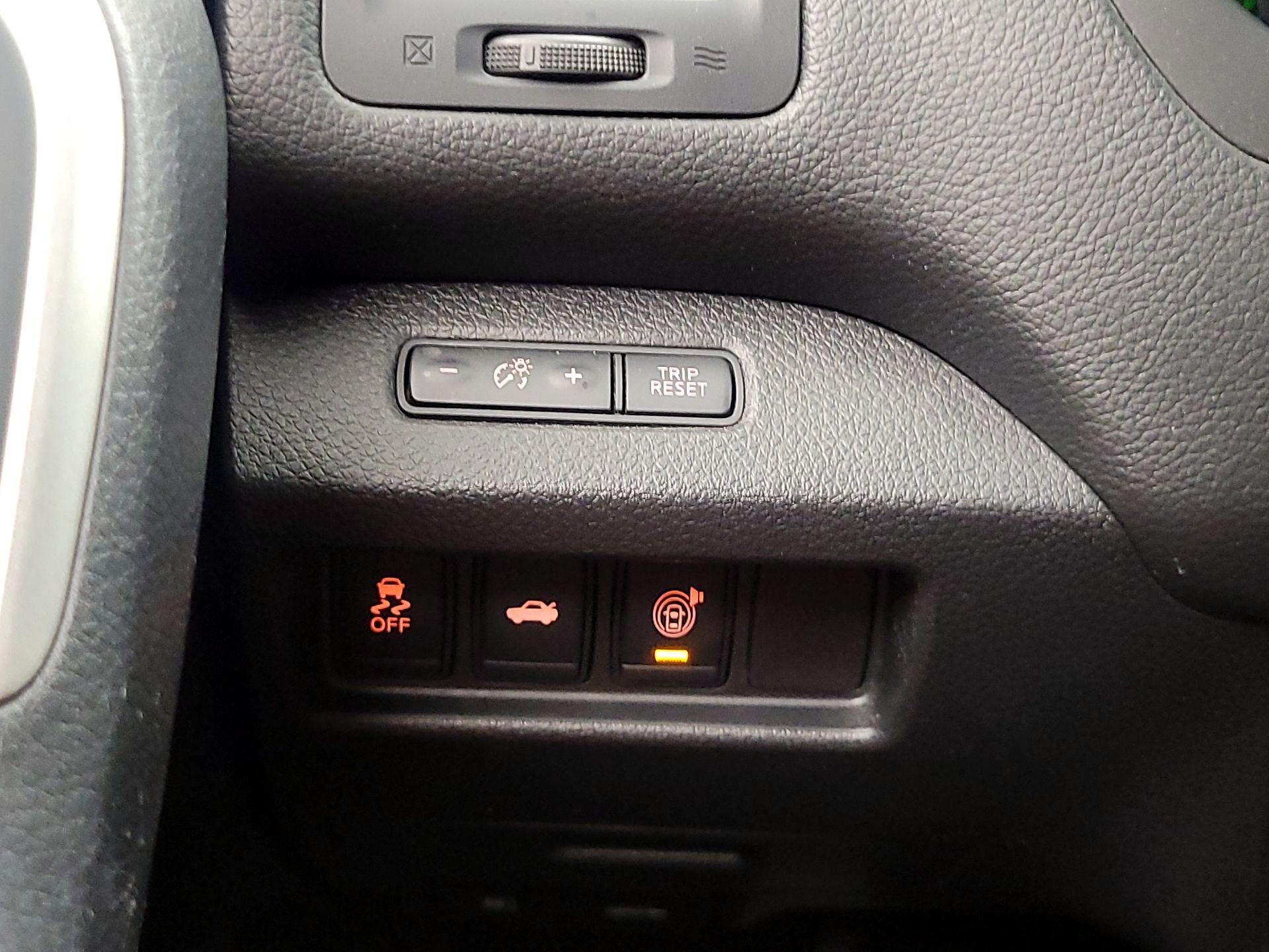 Thumbnail: 2015 Nissan Altima - 13