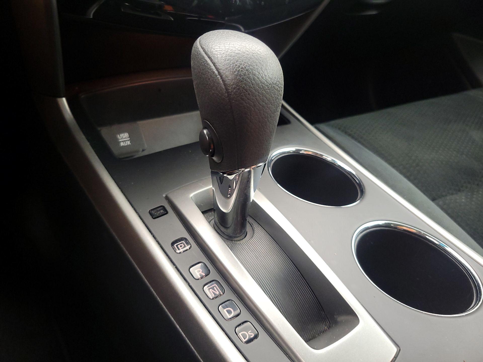 Thumbnail: 2015 Nissan Altima - 18