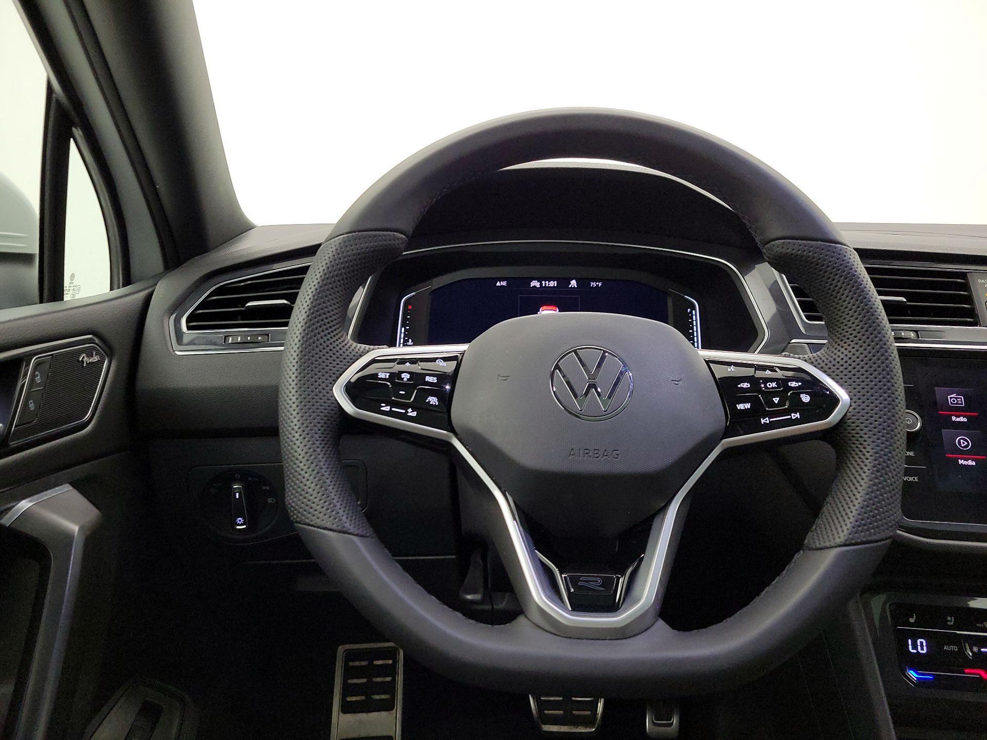 Thumbnail: 2022 Volkswagen Tiguan - 10