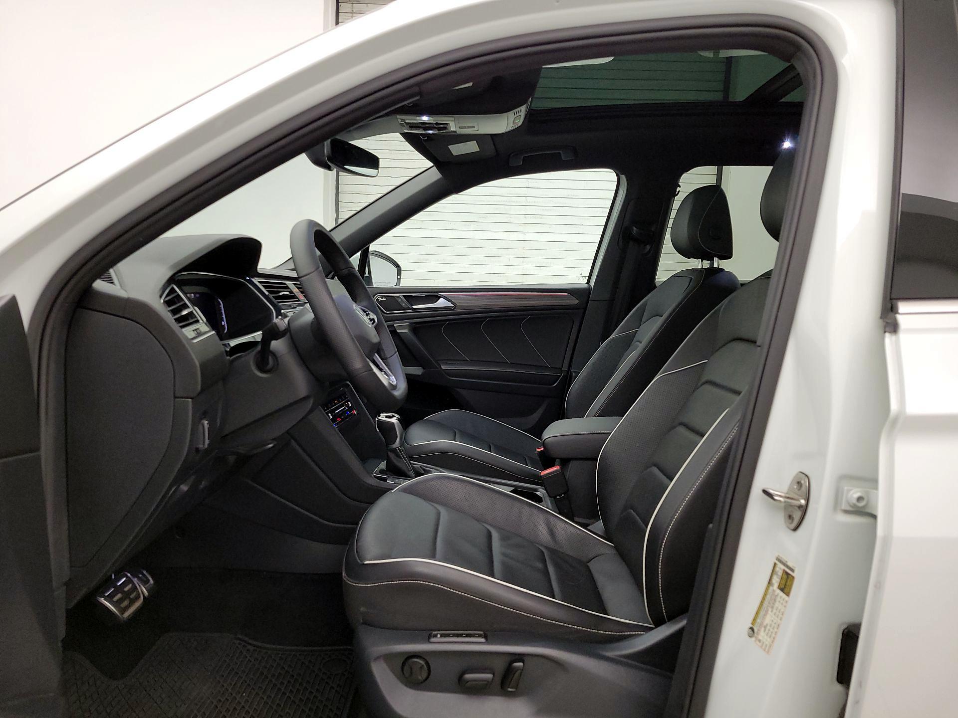 Thumbnail: 2022 Volkswagen Tiguan - 11