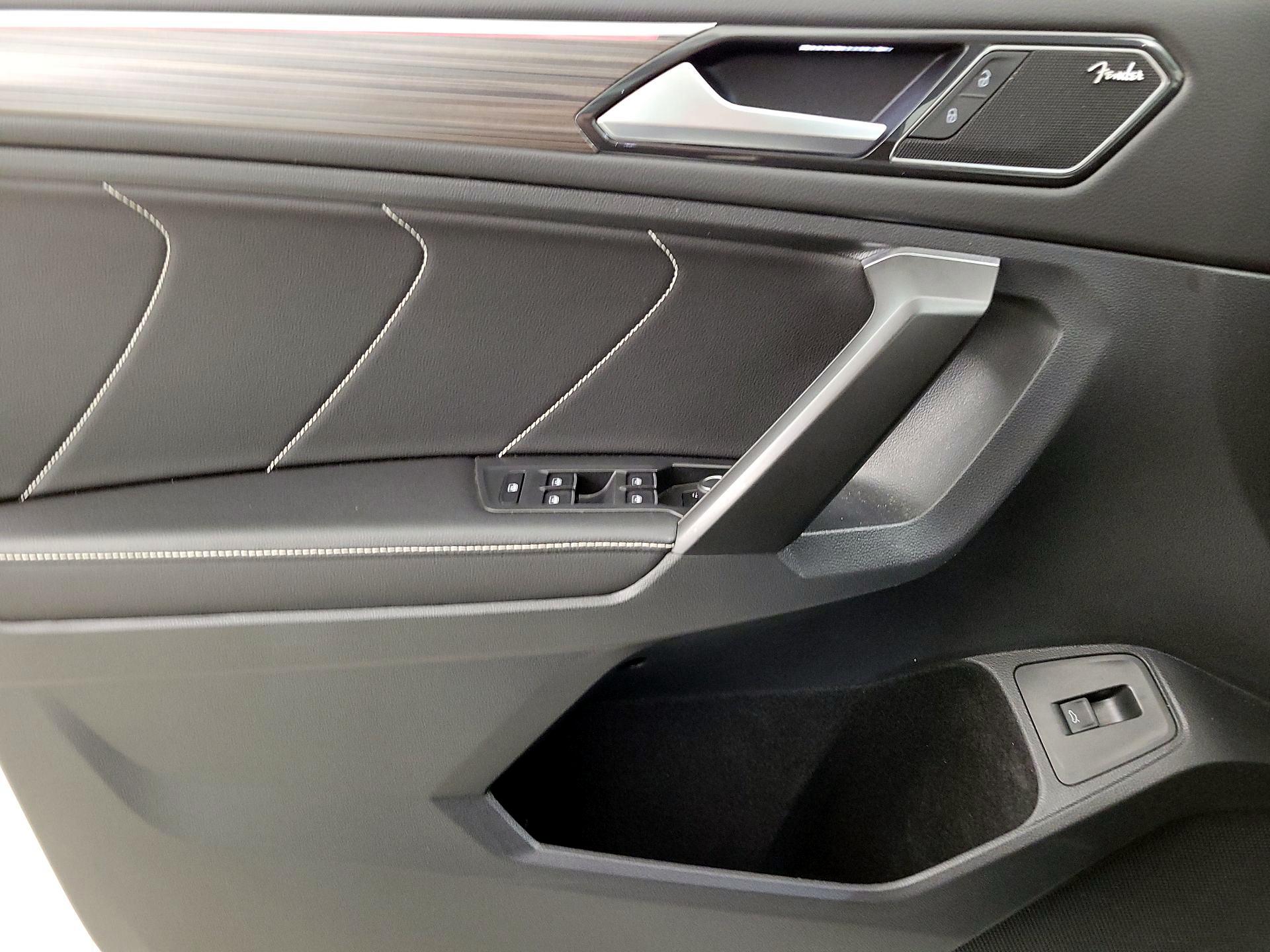 Thumbnail: 2022 Volkswagen Tiguan - 12