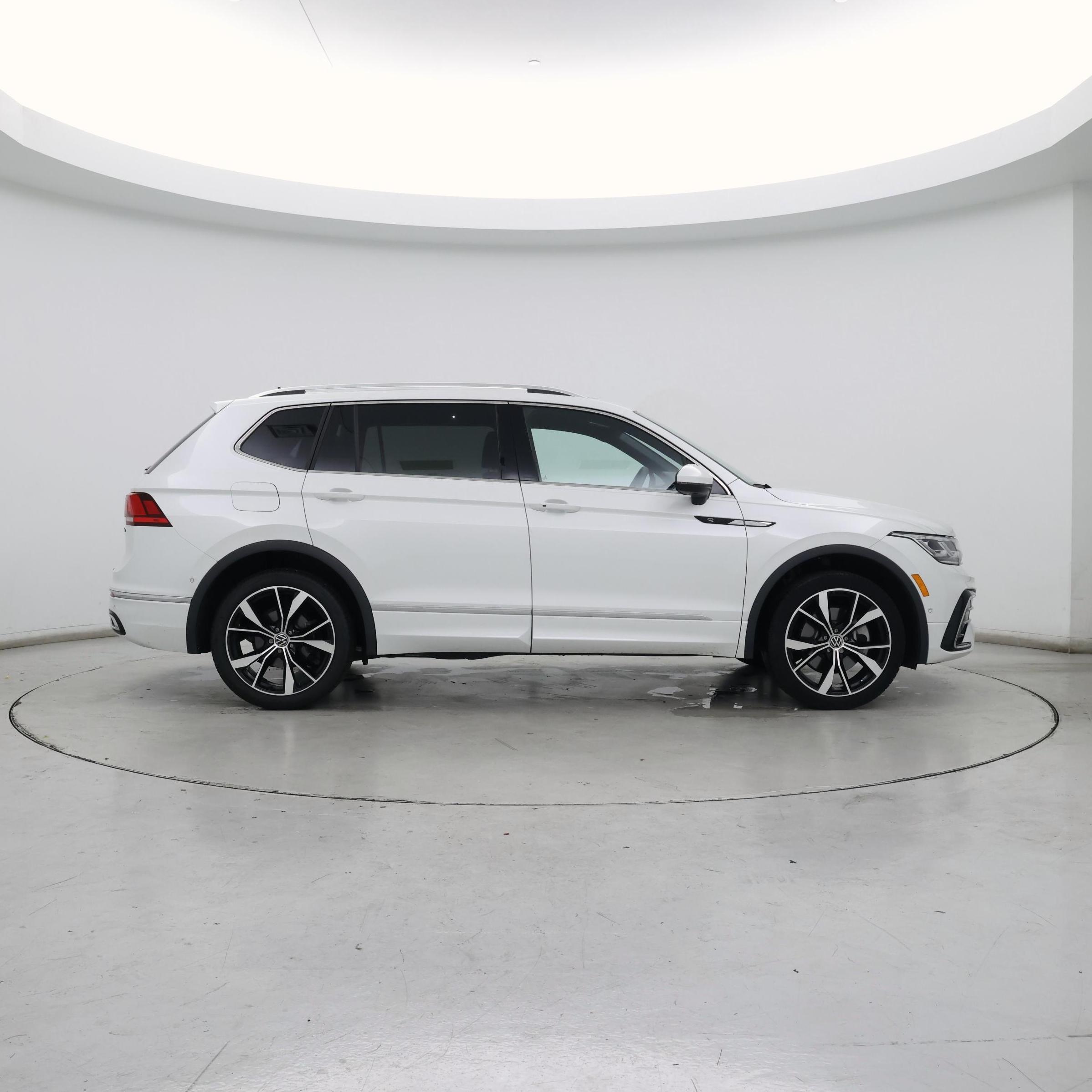 Thumbnail: 2022 Volkswagen Tiguan - 7
