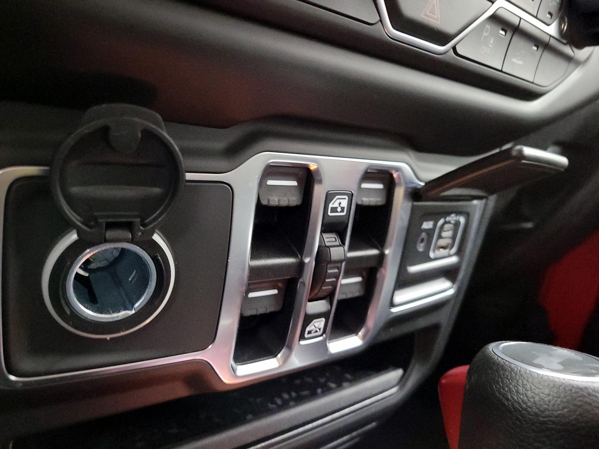 Thumbnail: 2021 Jeep Wrangler - 18