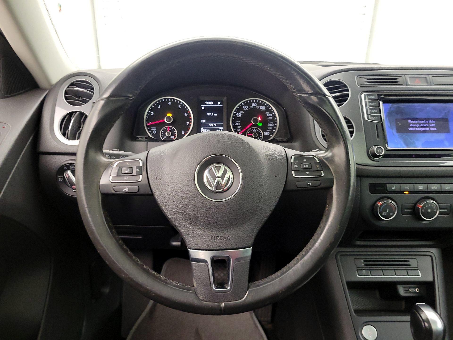 Thumbnail: 2016 Volkswagen Tiguan - 10