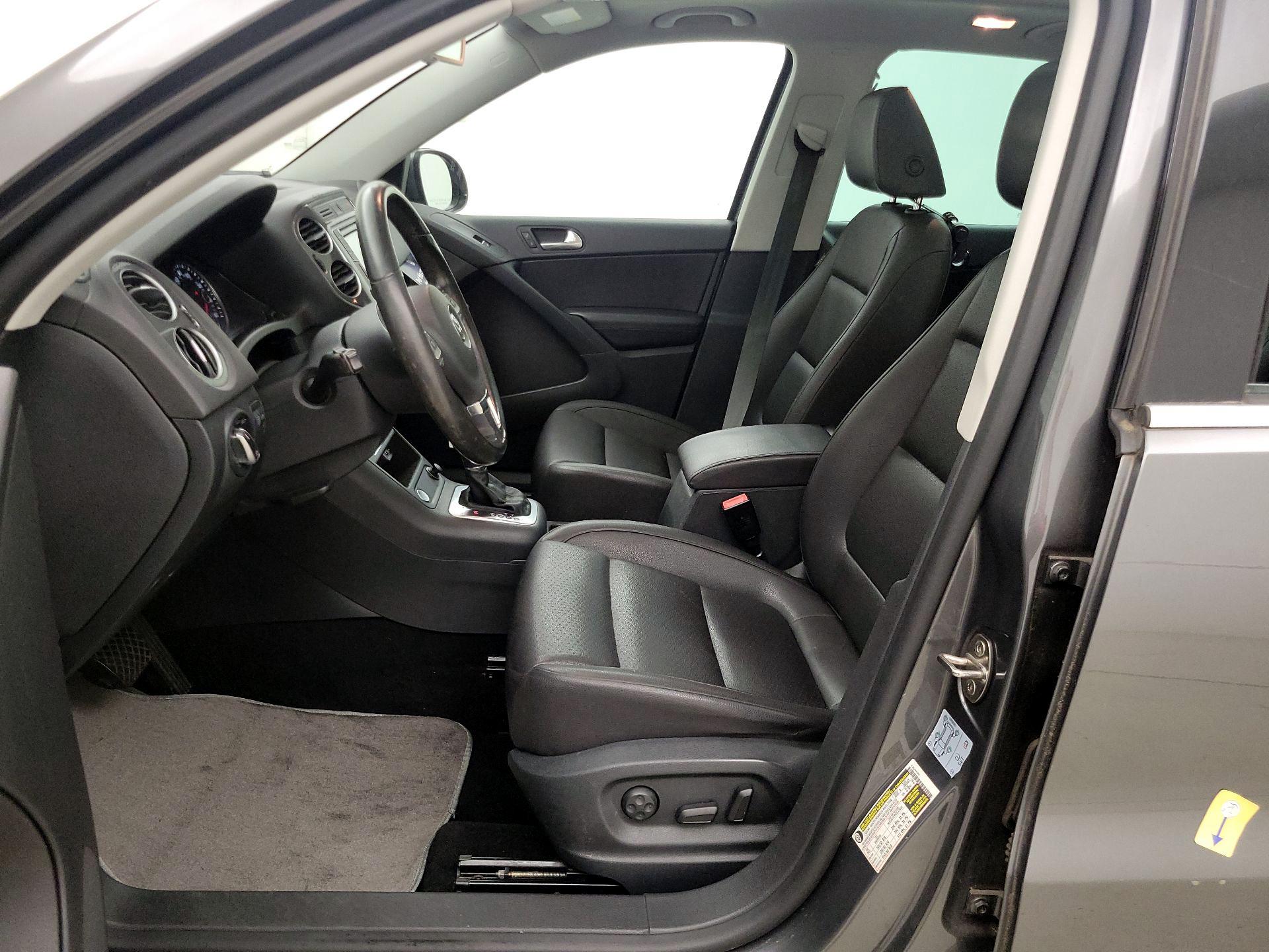 Thumbnail: 2016 Volkswagen Tiguan - 11