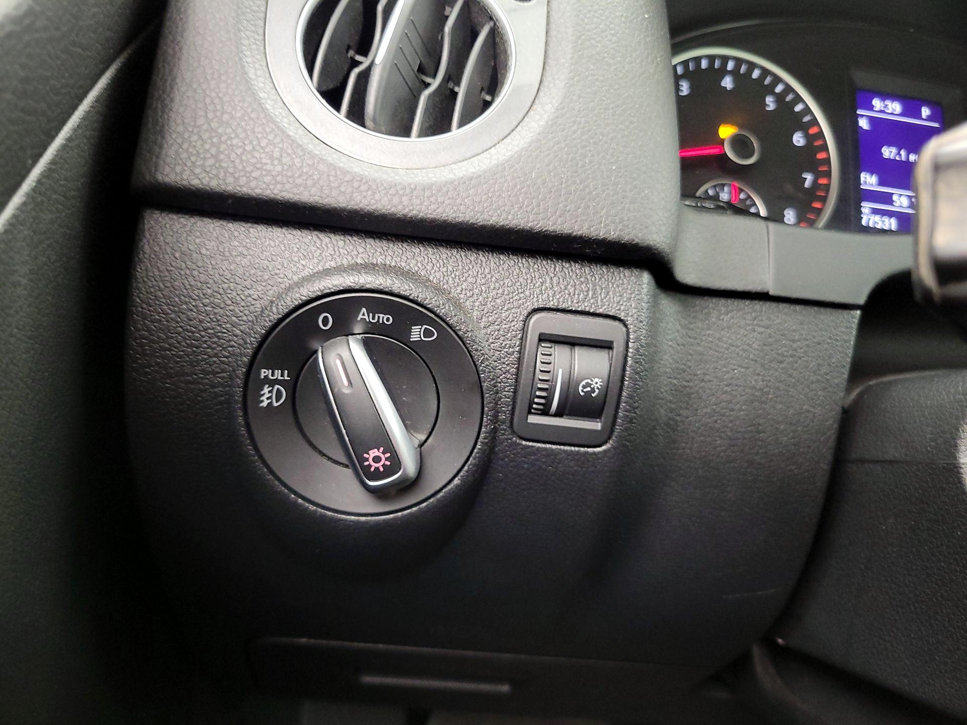 Thumbnail: 2016 Volkswagen Tiguan - 13