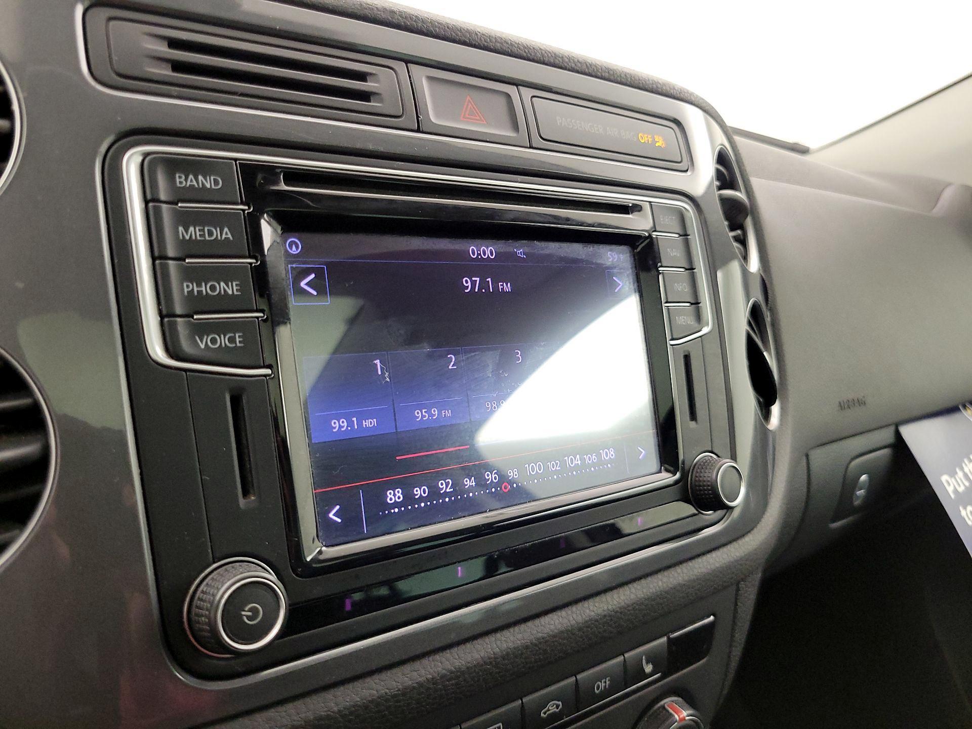 Thumbnail: 2016 Volkswagen Tiguan - 15