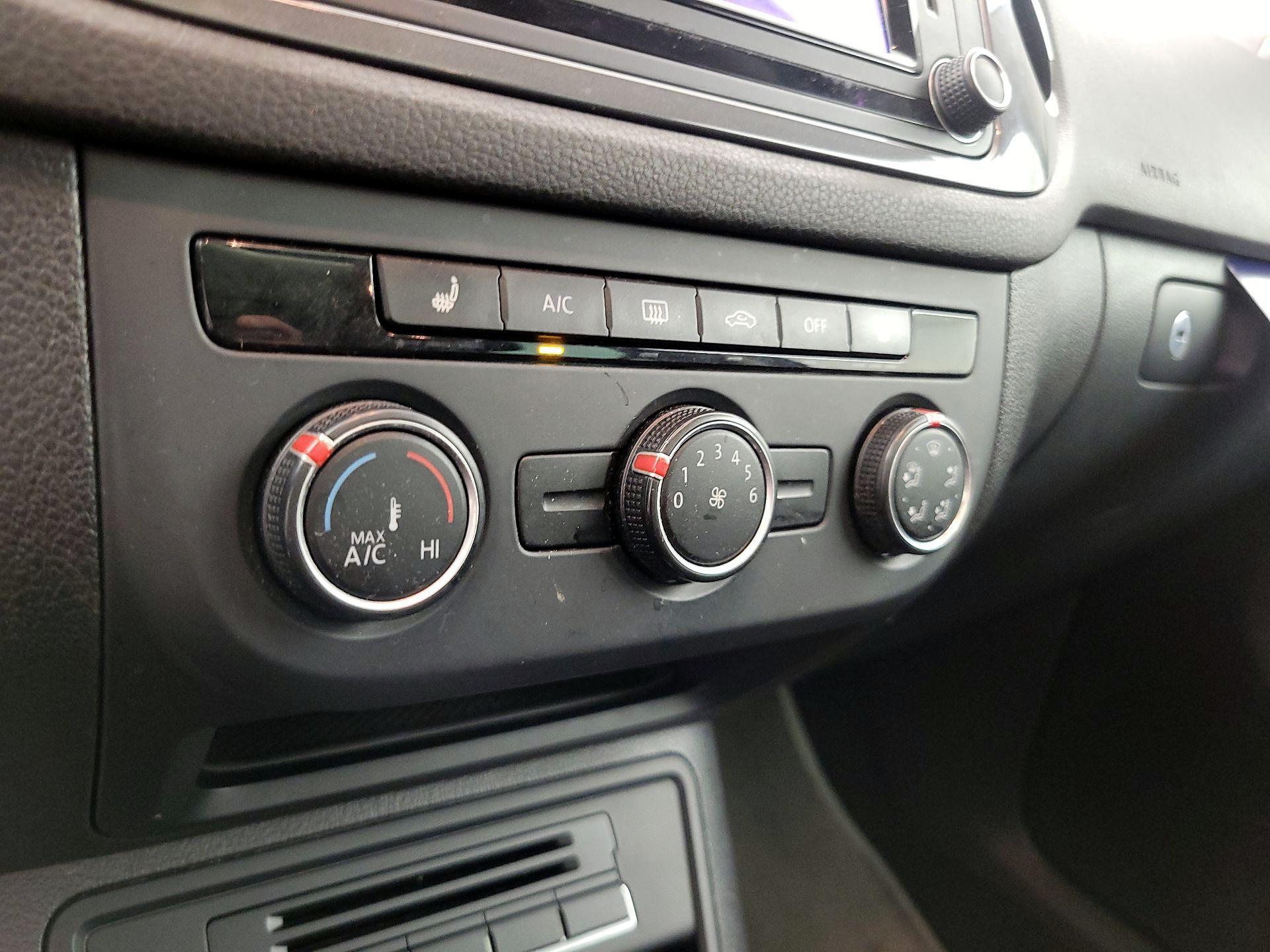 Thumbnail: 2016 Volkswagen Tiguan - 16