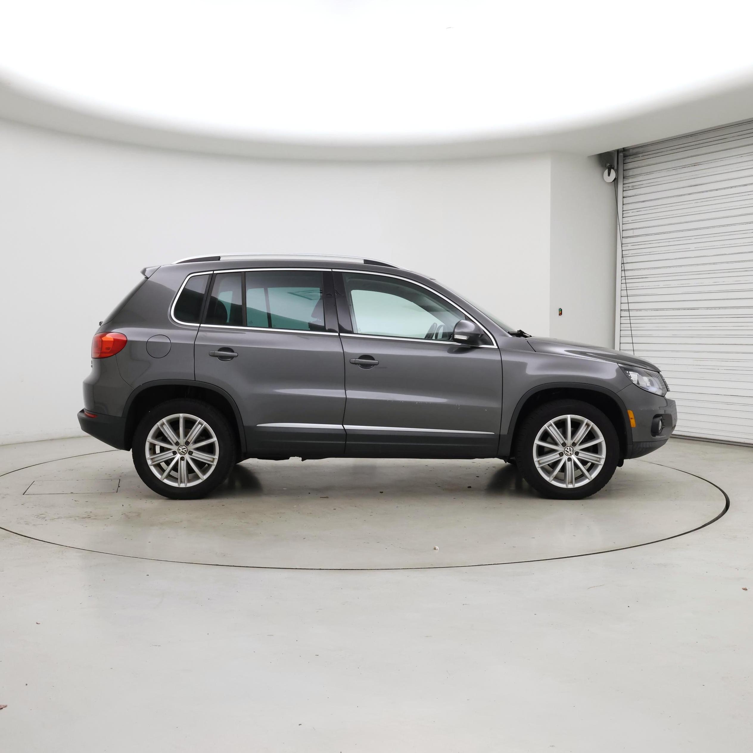 Thumbnail: 2016 Volkswagen Tiguan - 7