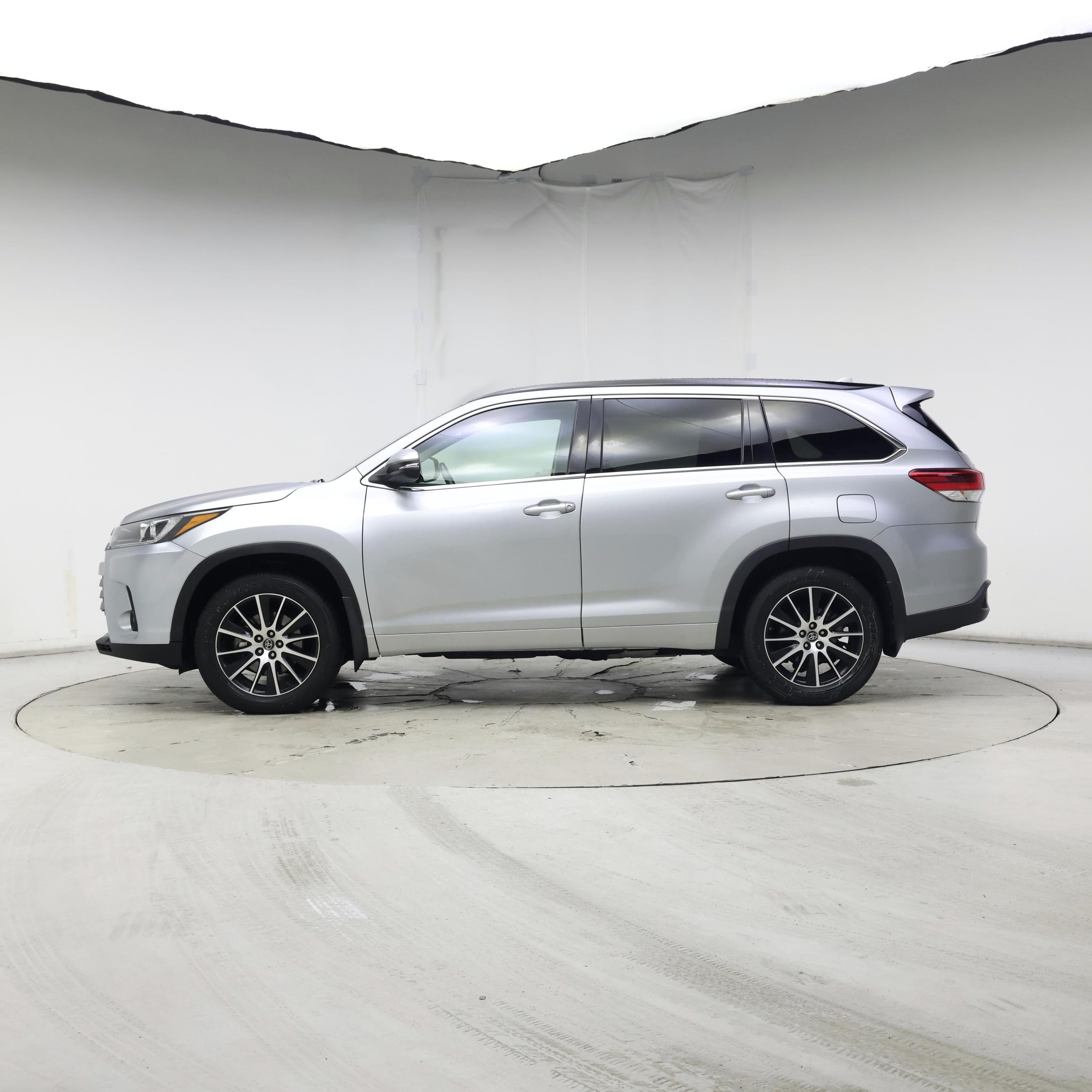 Thumbnail: 2017 Toyota Highlander - 3
