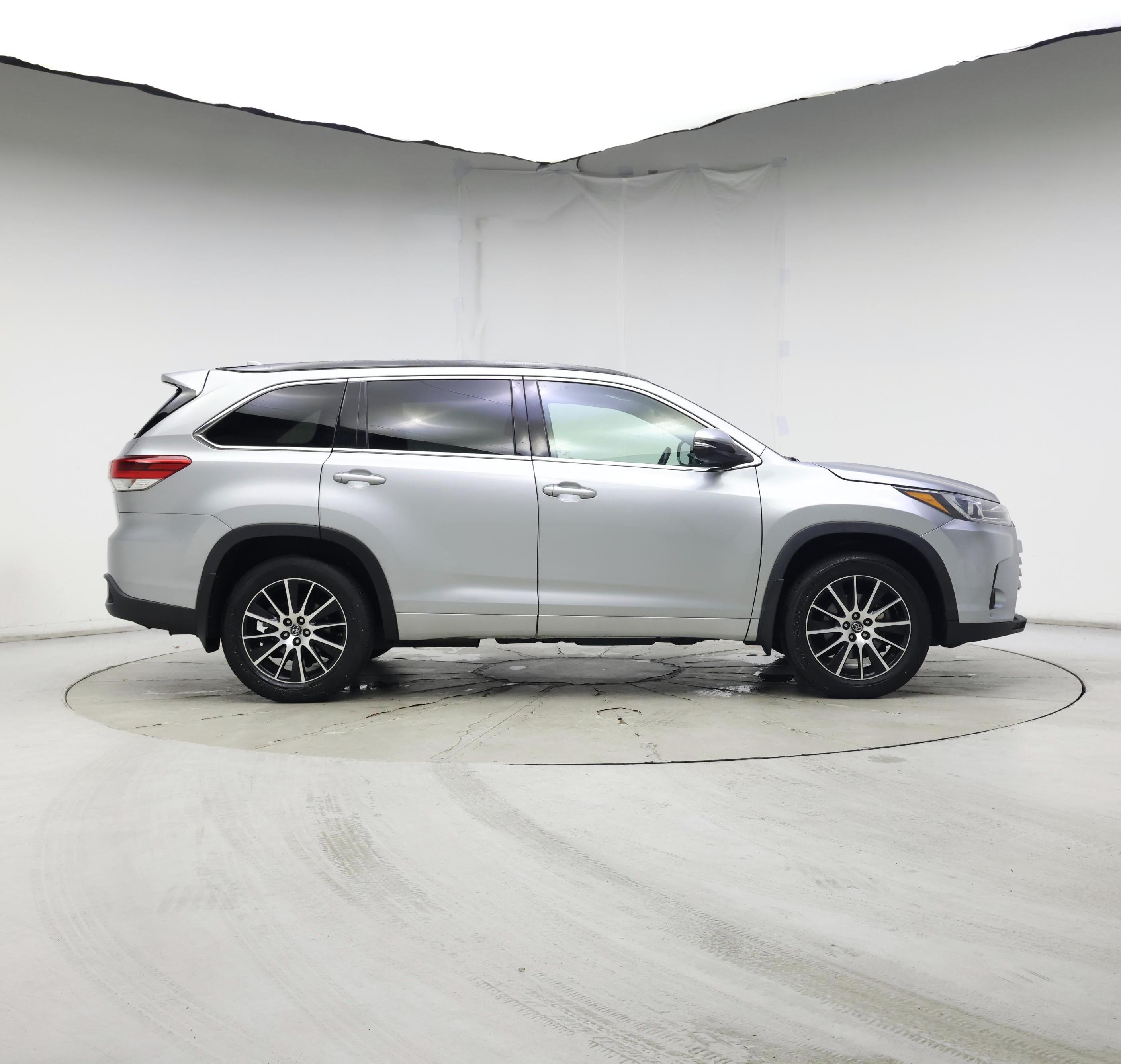 Thumbnail: 2017 Toyota Highlander - 7