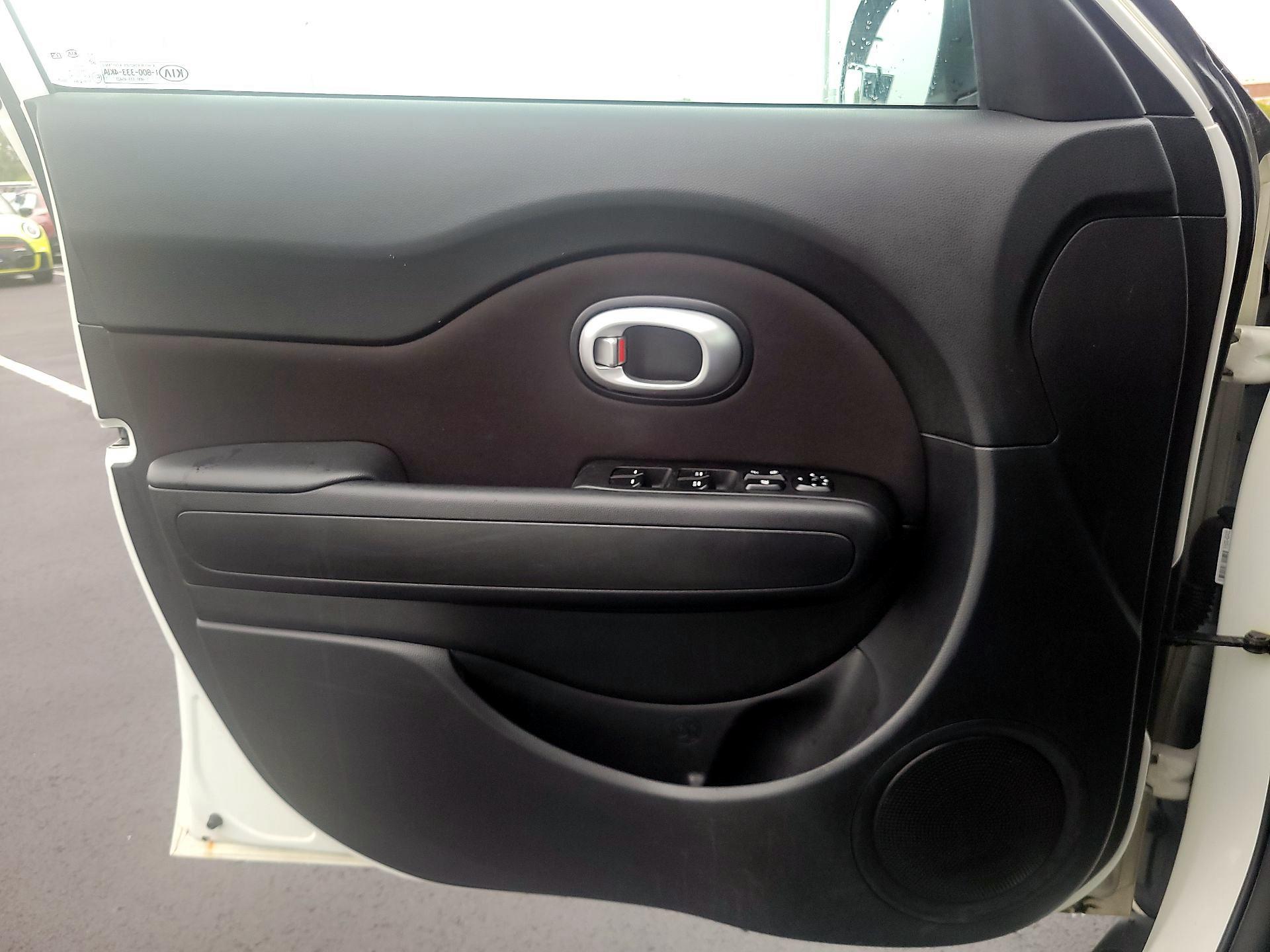 Thumbnail: 2016 Kia Soul - 10
