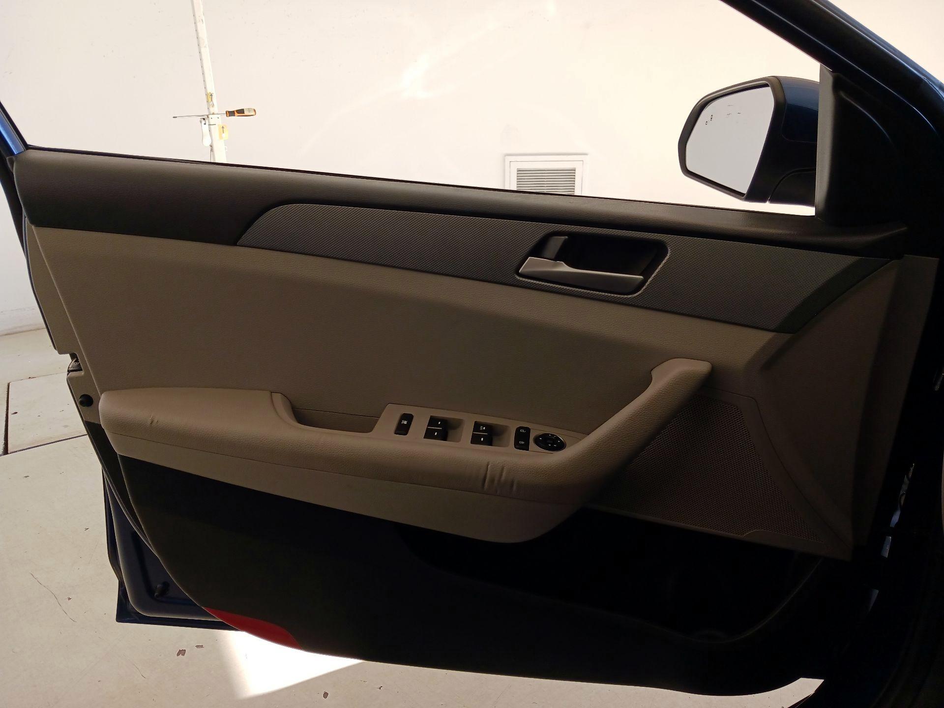 Thumbnail: 2019 Hyundai Sonata - 12