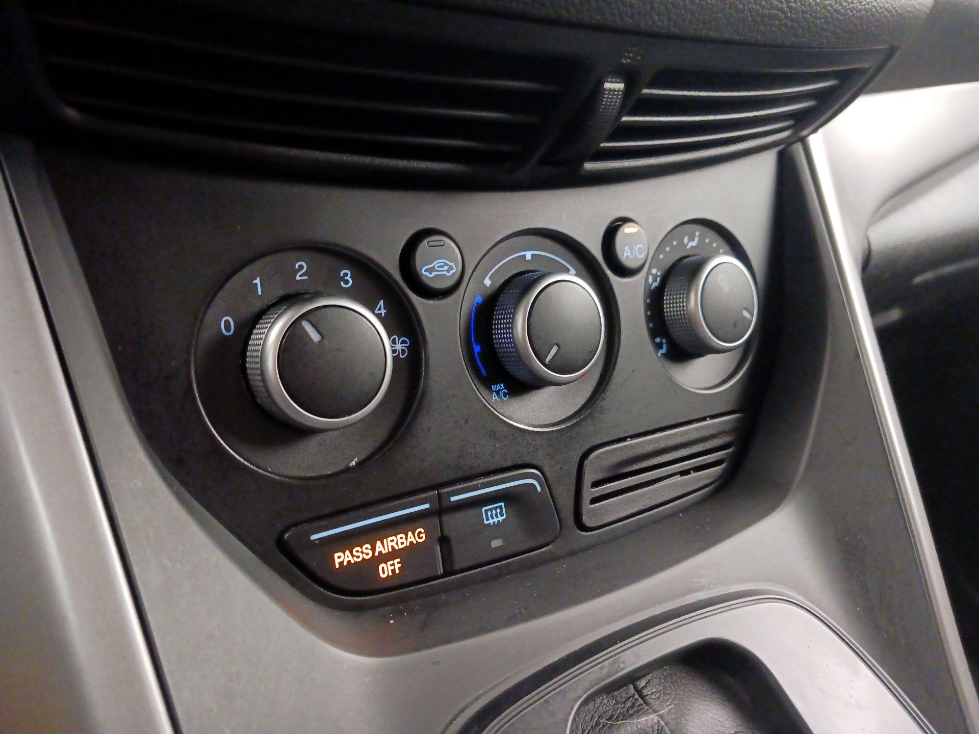 Thumbnail: 2015 Ford Escape - 16
