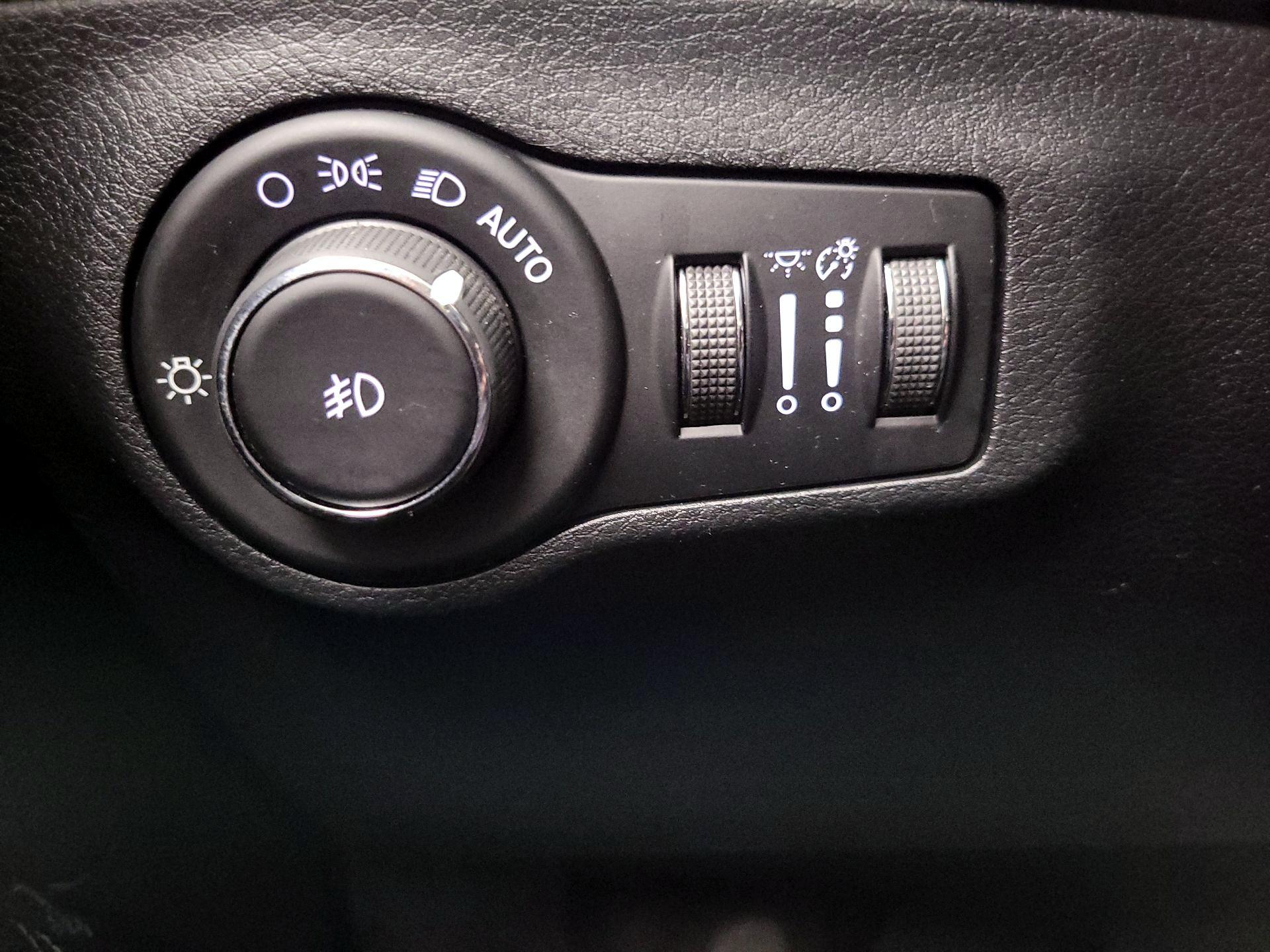 Thumbnail: 2018 Jeep Compass - 13