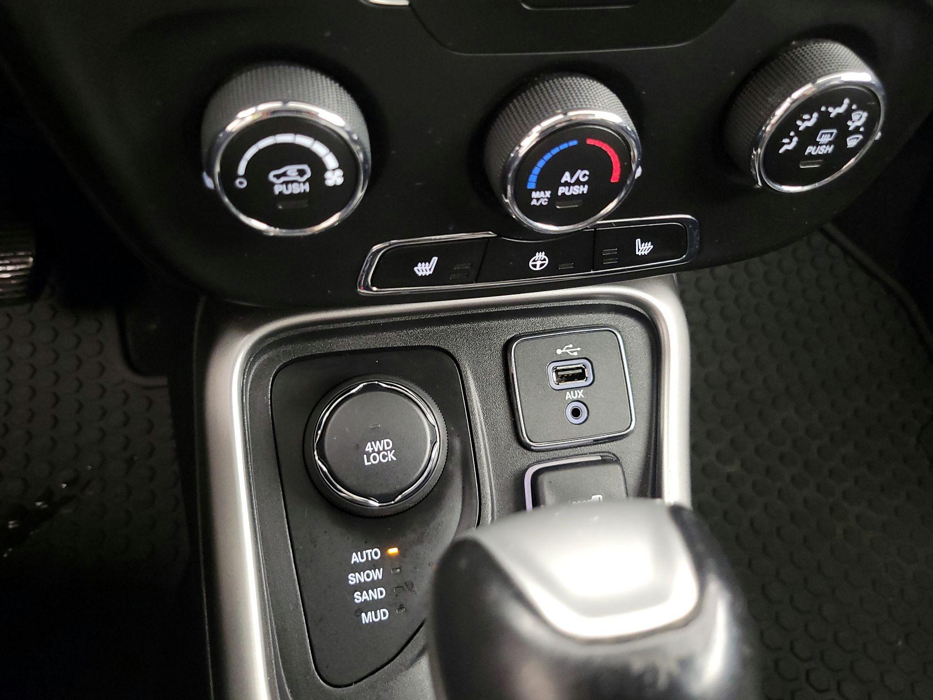 Thumbnail: 2018 Jeep Compass - 16