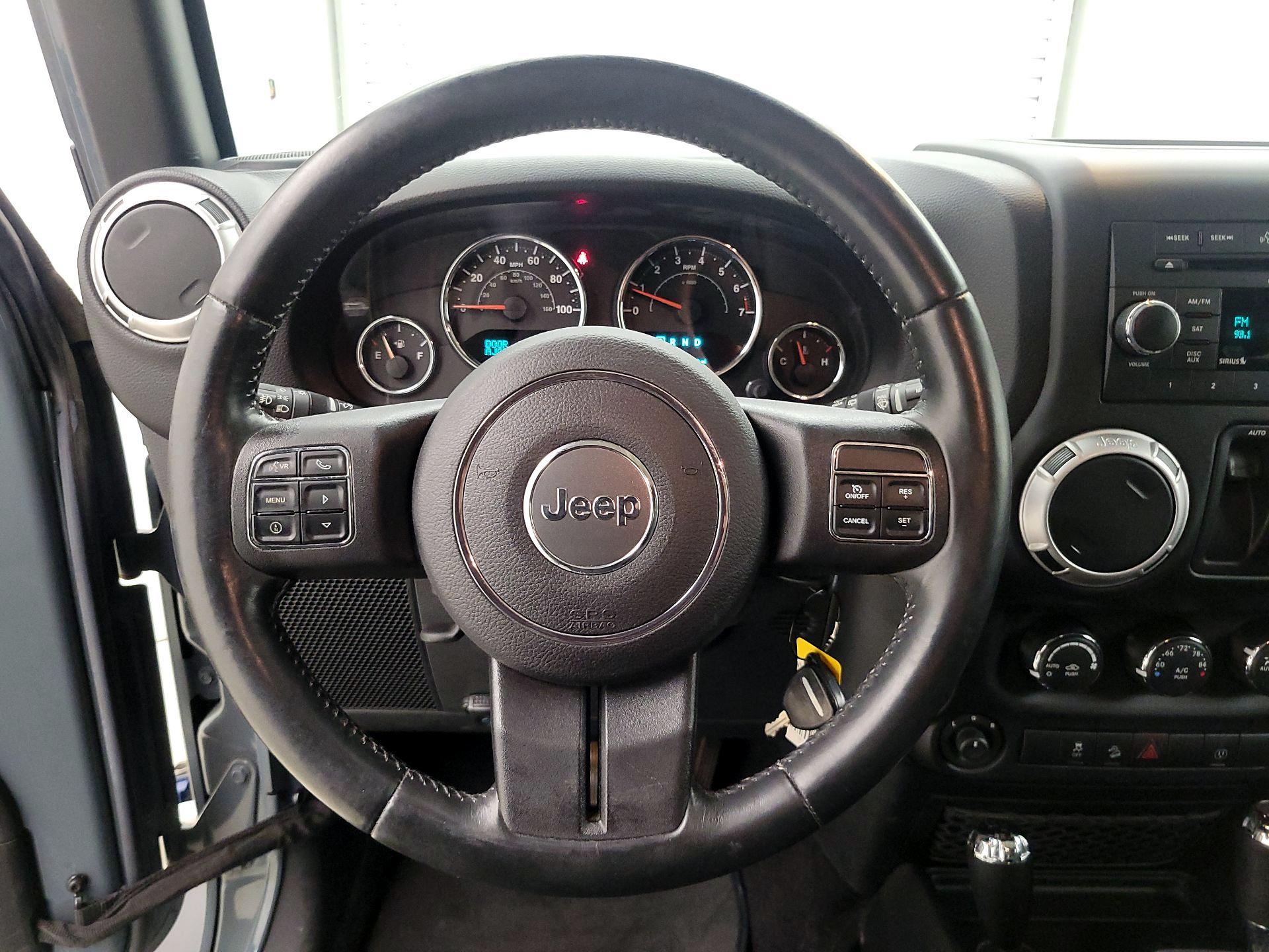 Thumbnail: 2015 Jeep Wrangler - 10