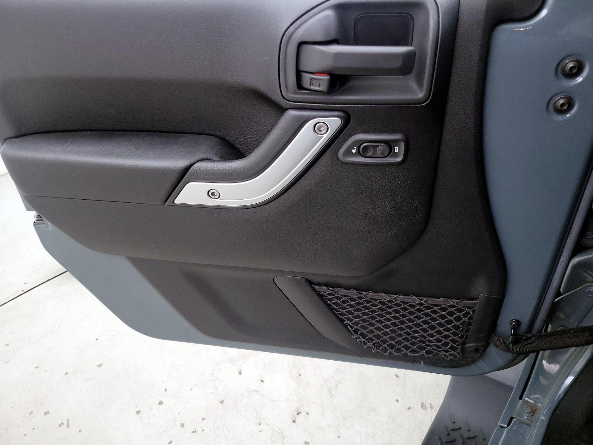Thumbnail: 2015 Jeep Wrangler - 12