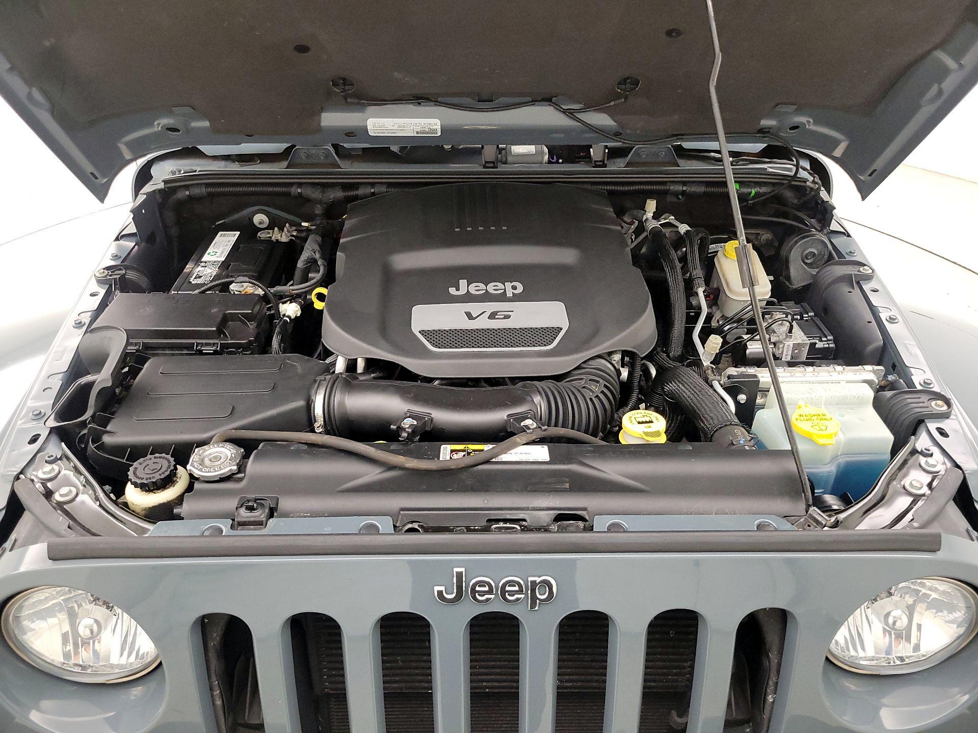 Thumbnail: 2015 Jeep Wrangler - 19