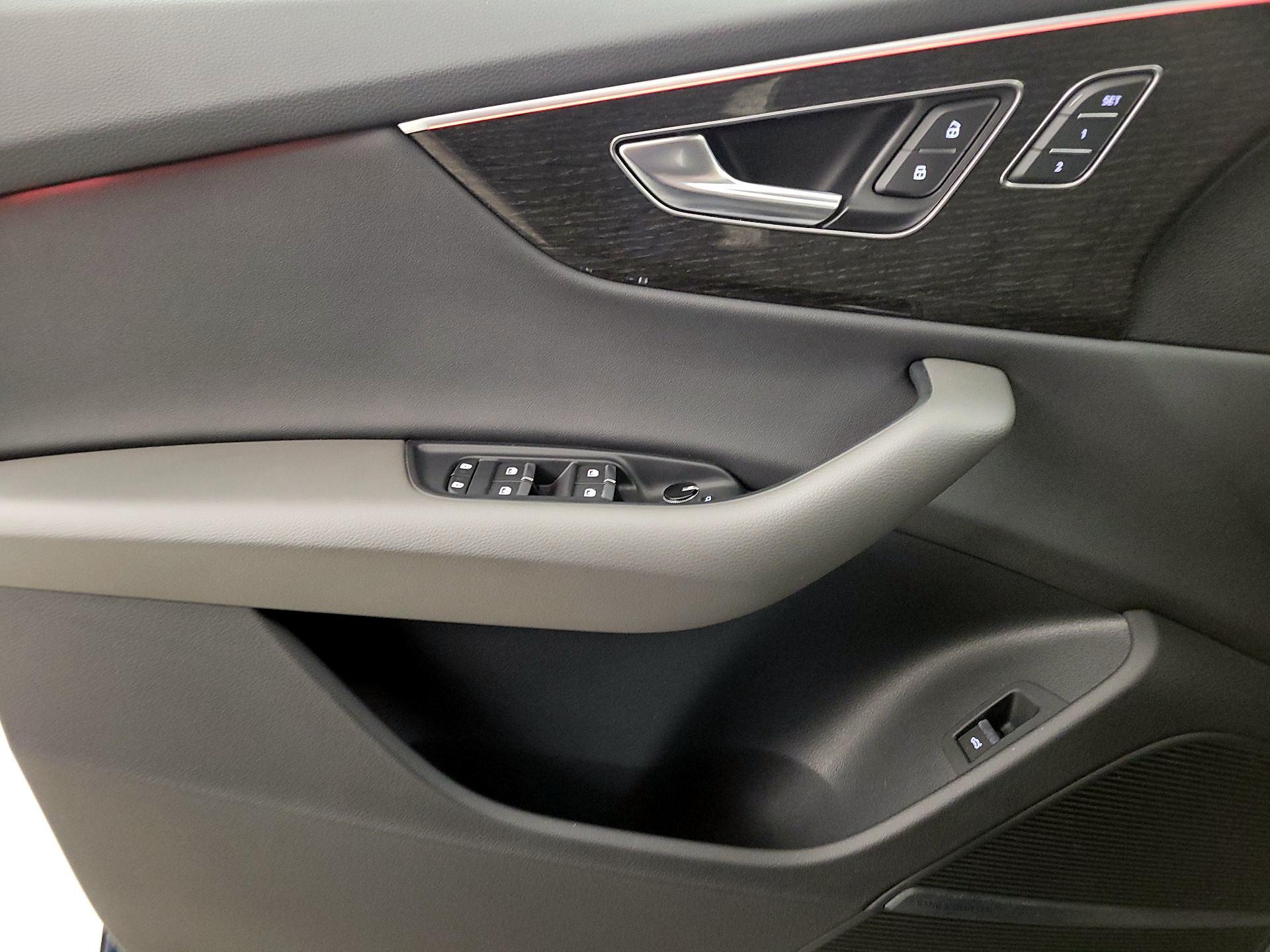 Thumbnail: 2021 Audi Q8 - 12