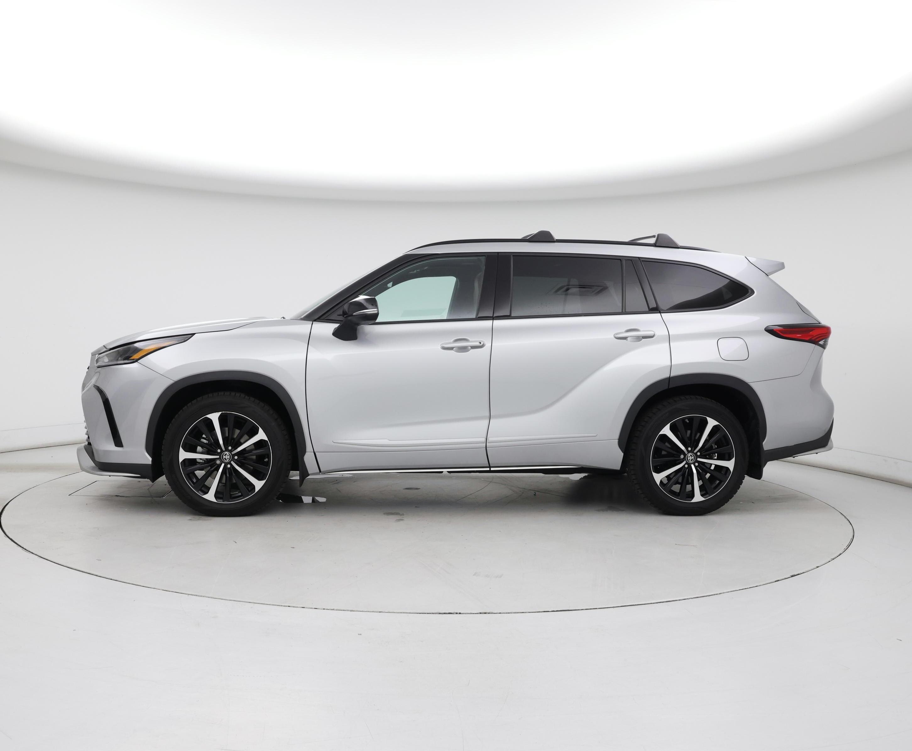 Thumbnail: 2022 Toyota Highlander - 3